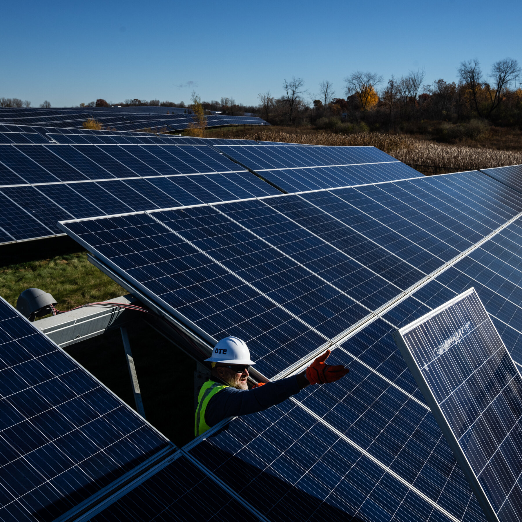 Energy Dept. Offers Utilities $22 Billion to Reshape U.S. Power Grids