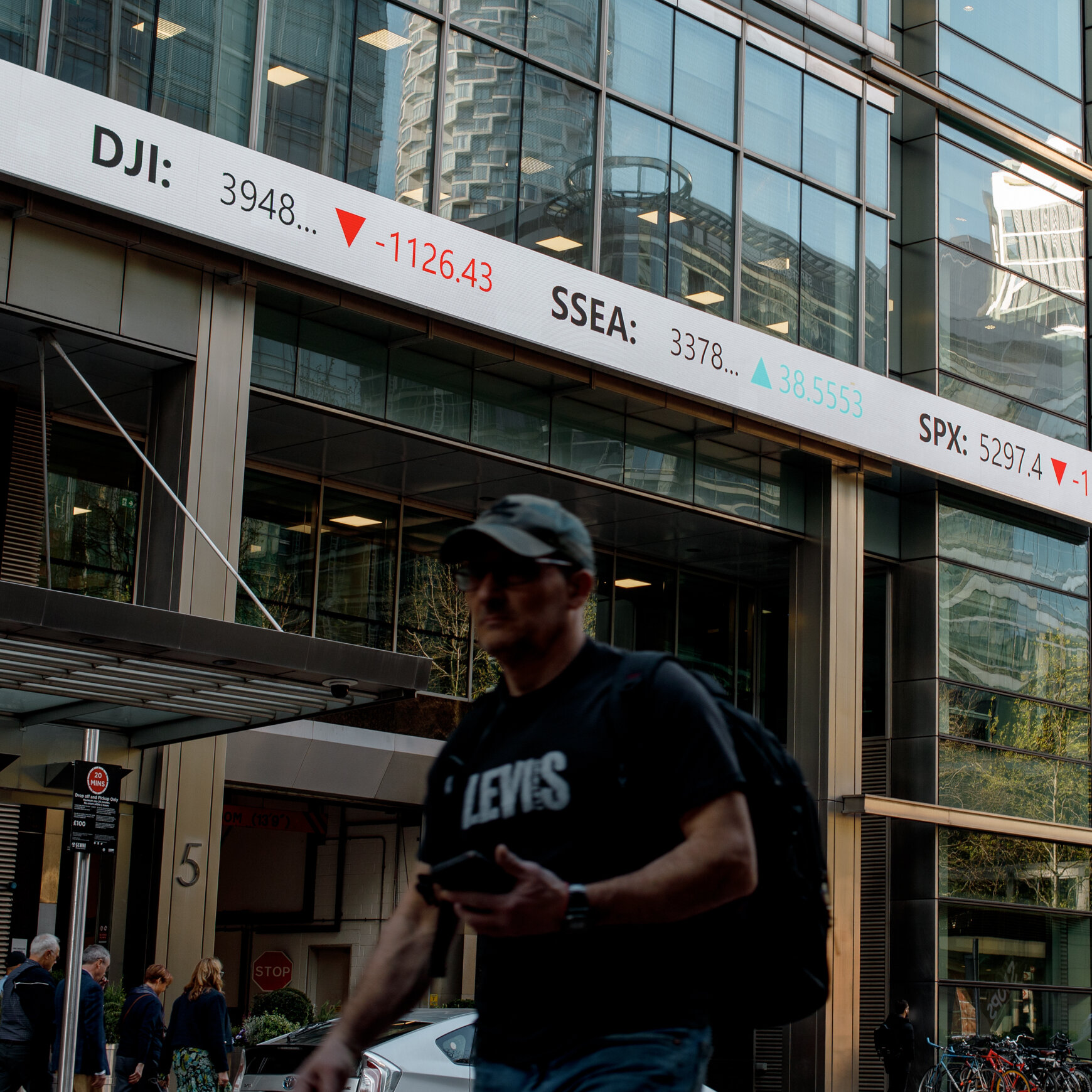 Europeans Show Less Stock Market Panic as Tariffs Cause Turmoil