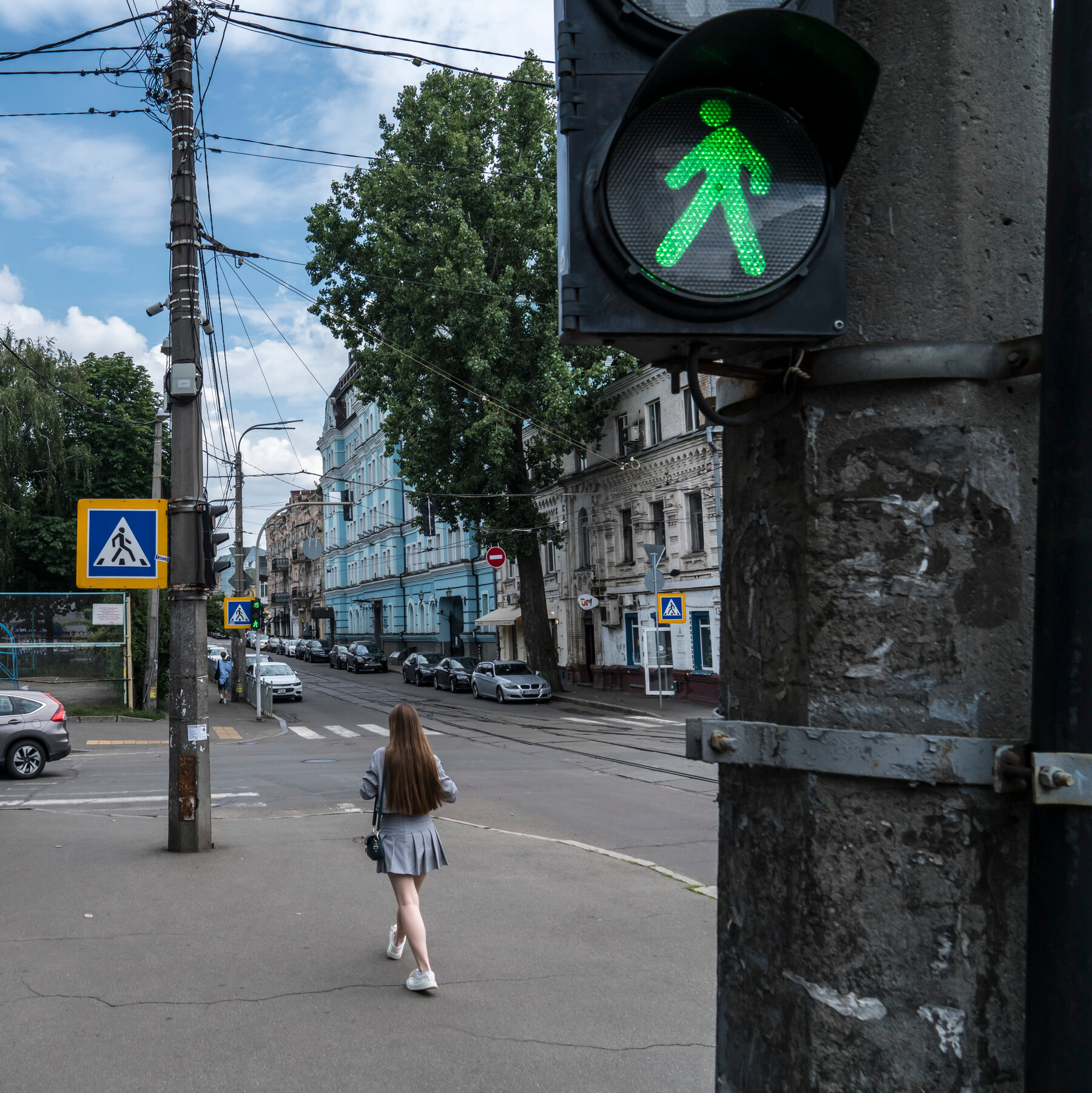Even as Air-Raid Sirens Blare, Ukrainians Wait for the Light to Change