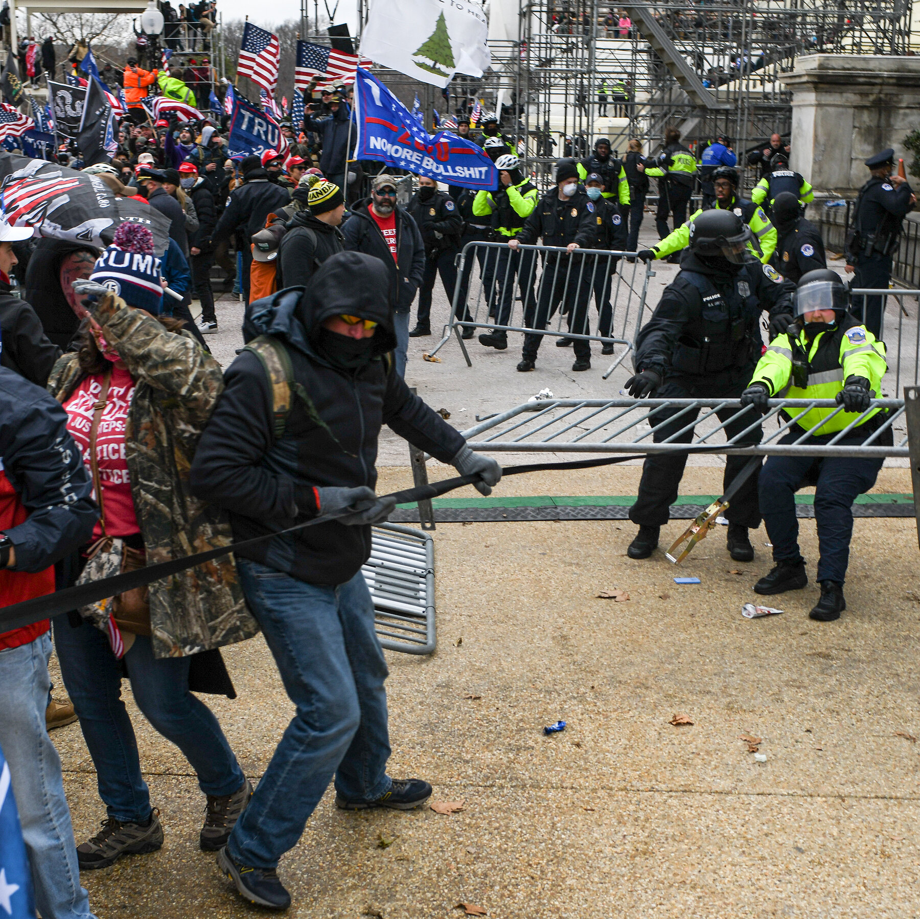 F.B.I. Didn’t Instruct Informants to Encourage Violence at Capitol, Report Says