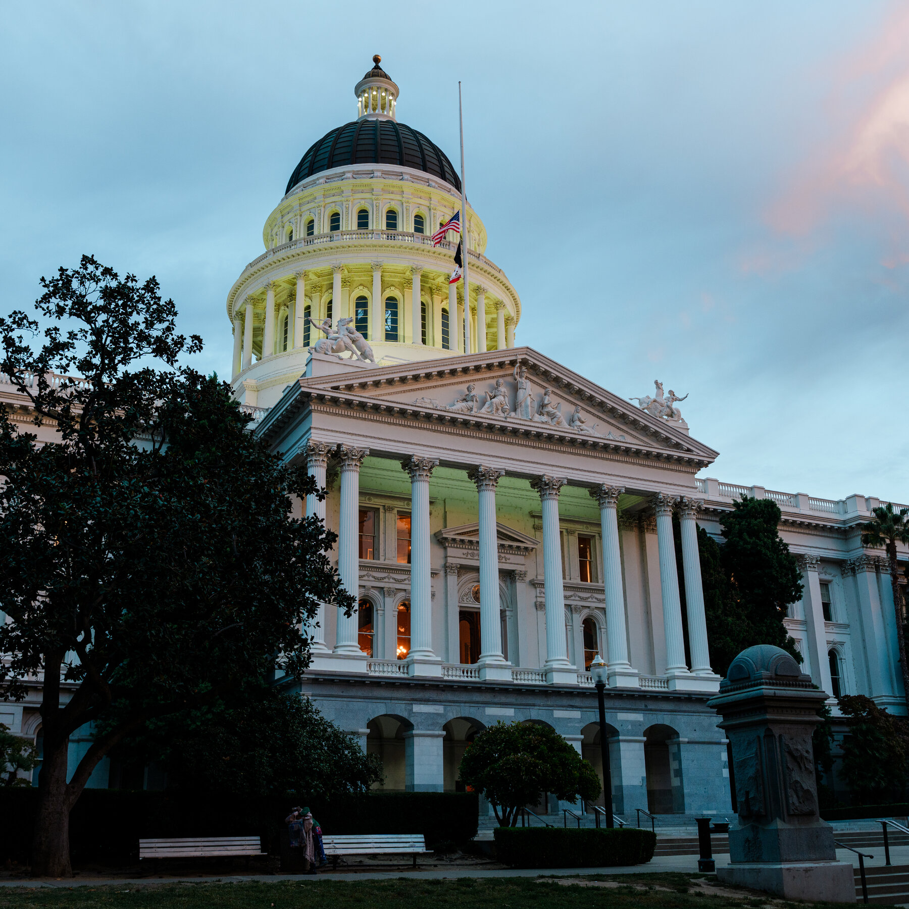 F.B.I. Letters Send Shivers Through California’s Political Inner Circle