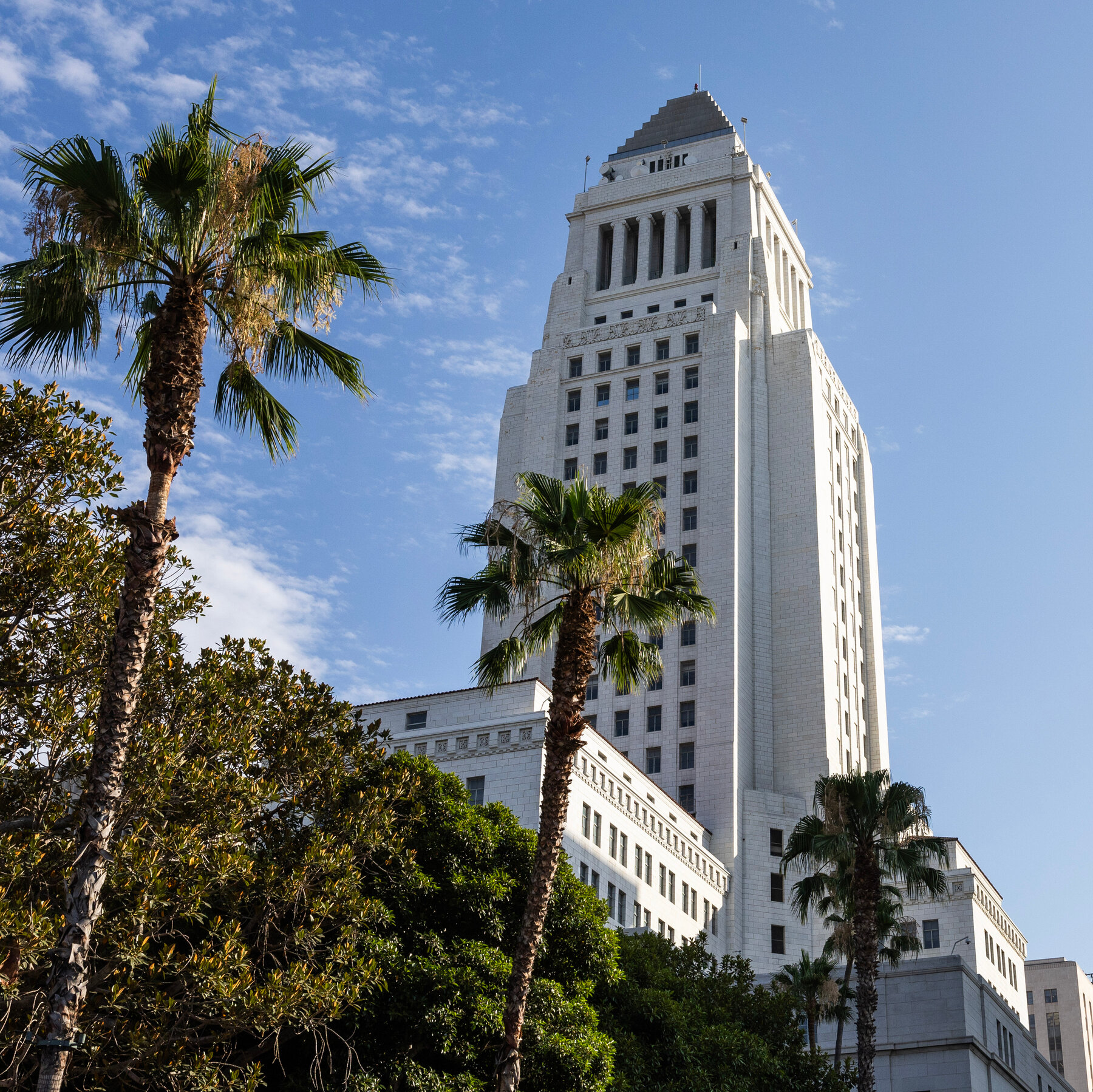 F.B.I. Searches Home of L.A. Deputy Mayor Suspected of Bomb Threat Against City Hall