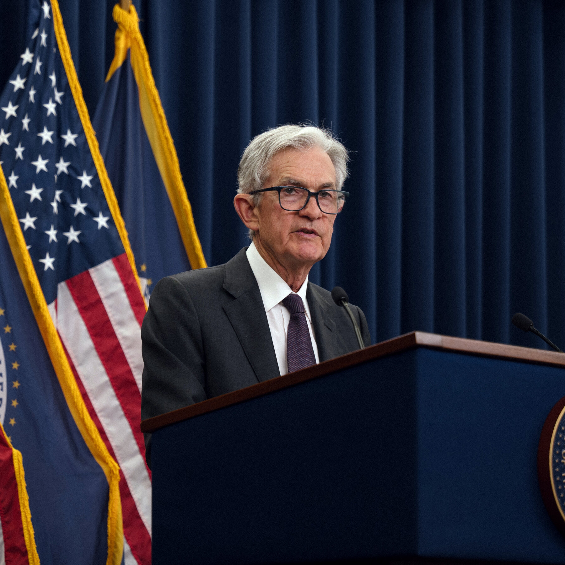 Fed Faces No Good Options as Labor Market Wobbles While Inflation Firms