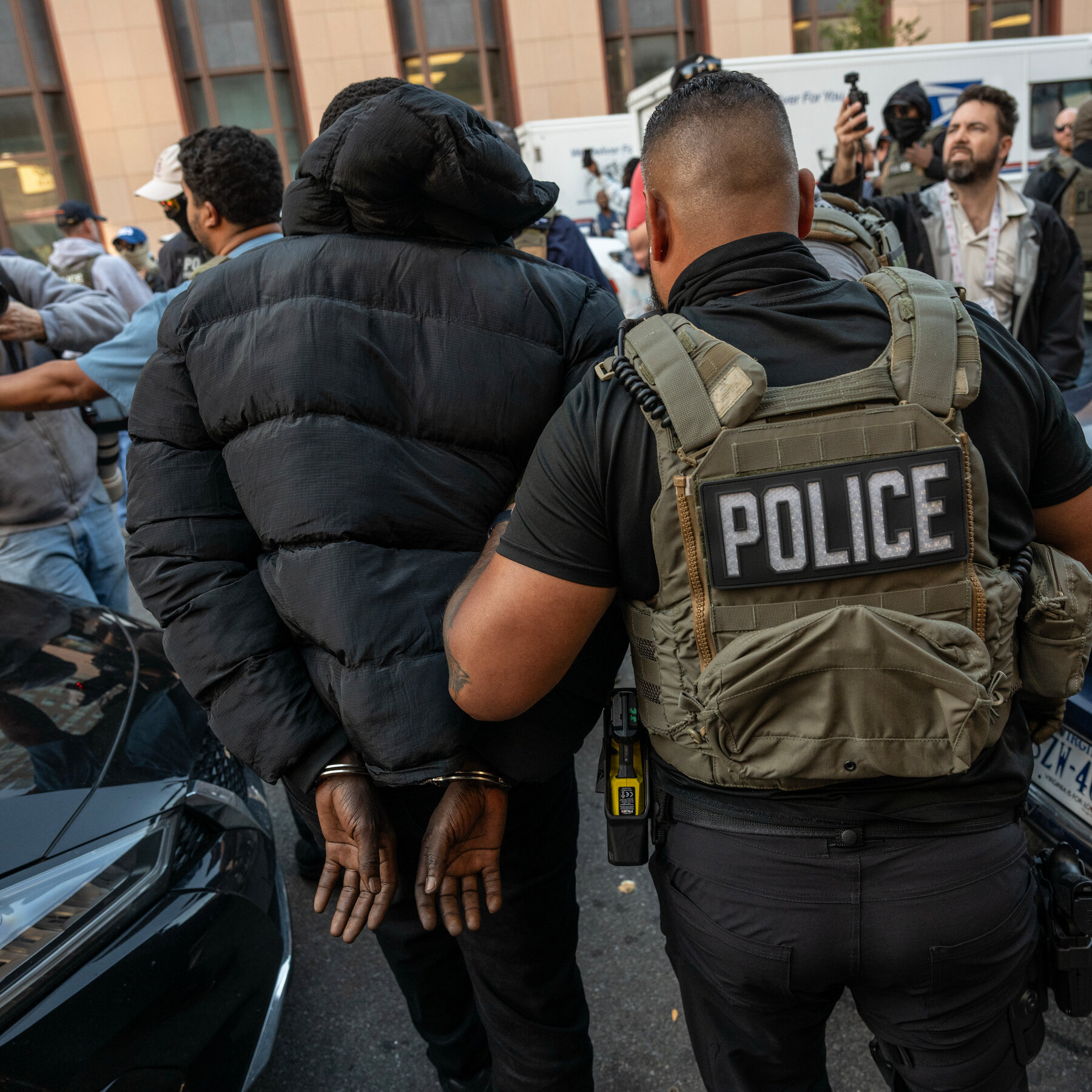 Federal Agents Stage Raid on Canal Street in New York City