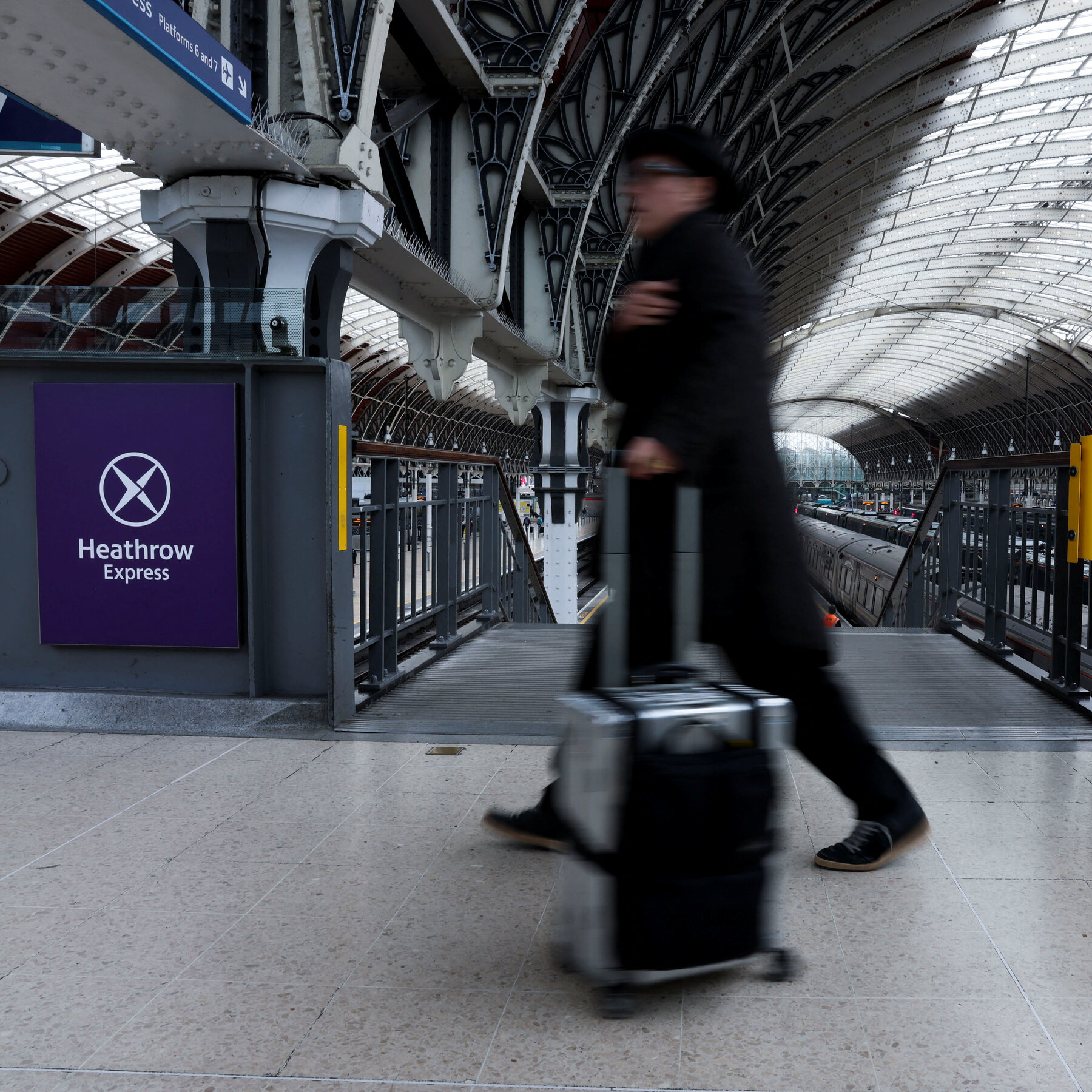 Fire Briefly Disrupts Heathrow Airport Train Service