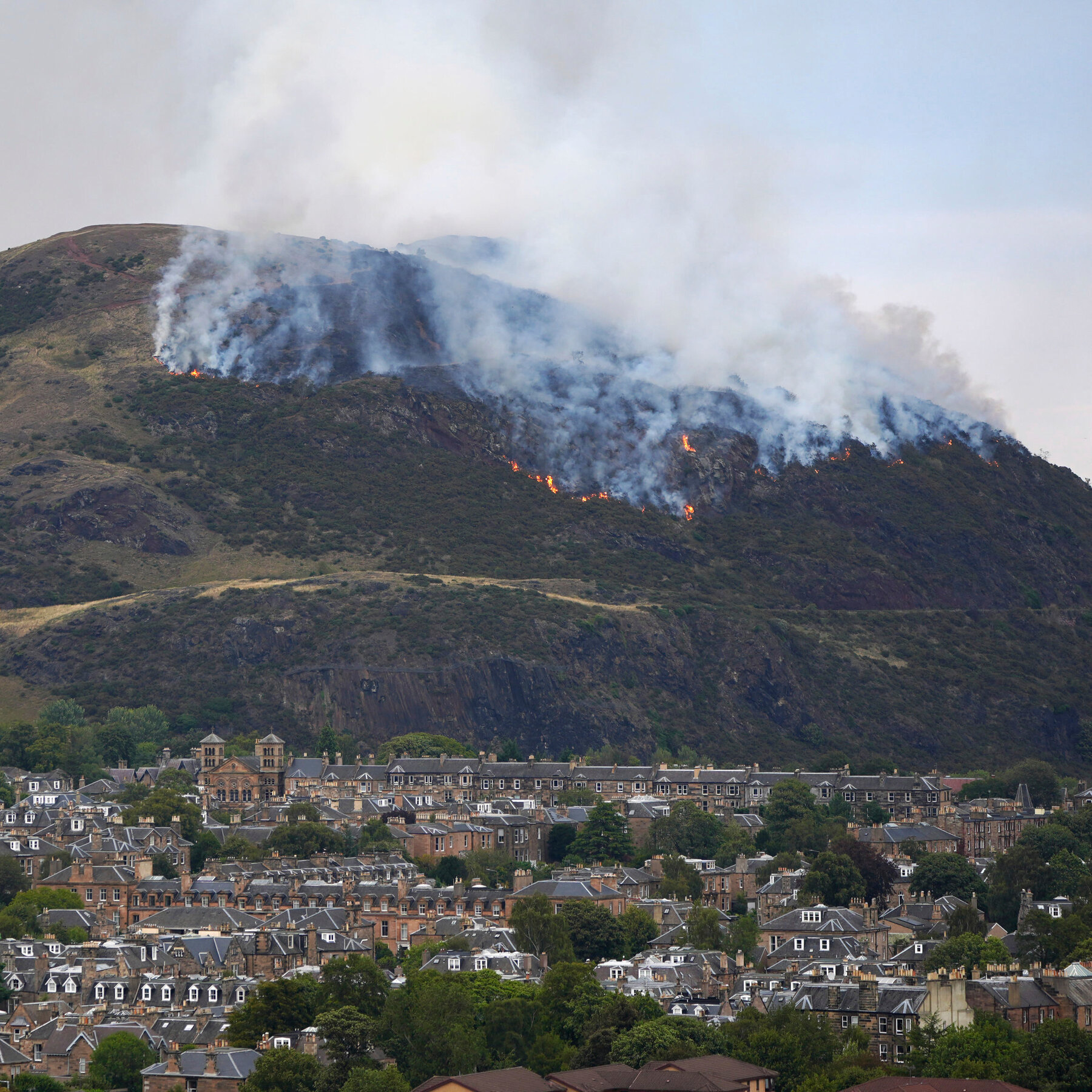 Firefighters Tackle Blaze at Arthur’s Seat, an Edinburgh Landmark