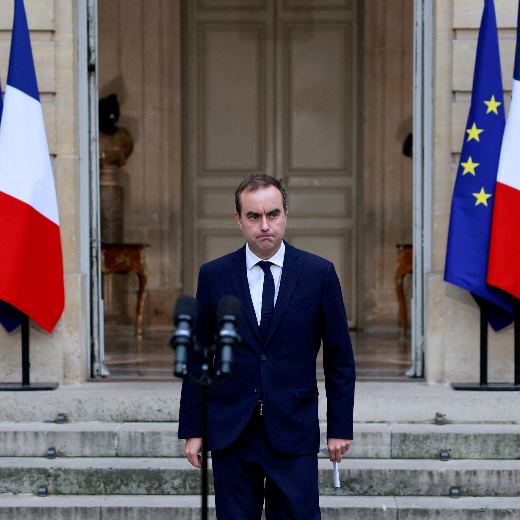 France Holds Its Breath Over Last-Ditch Talks for a Government Deal