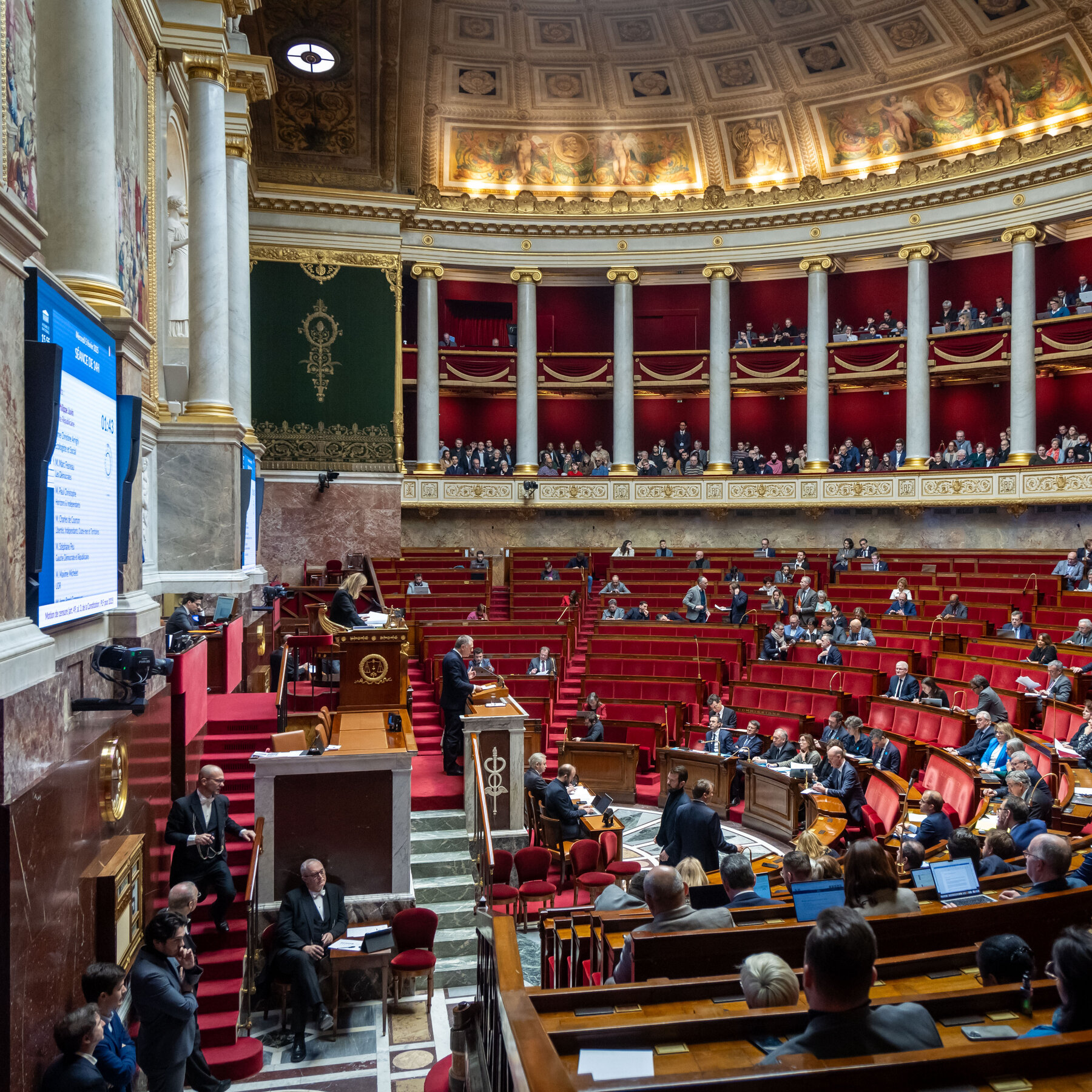 French Government Survives No-Confidence Vote