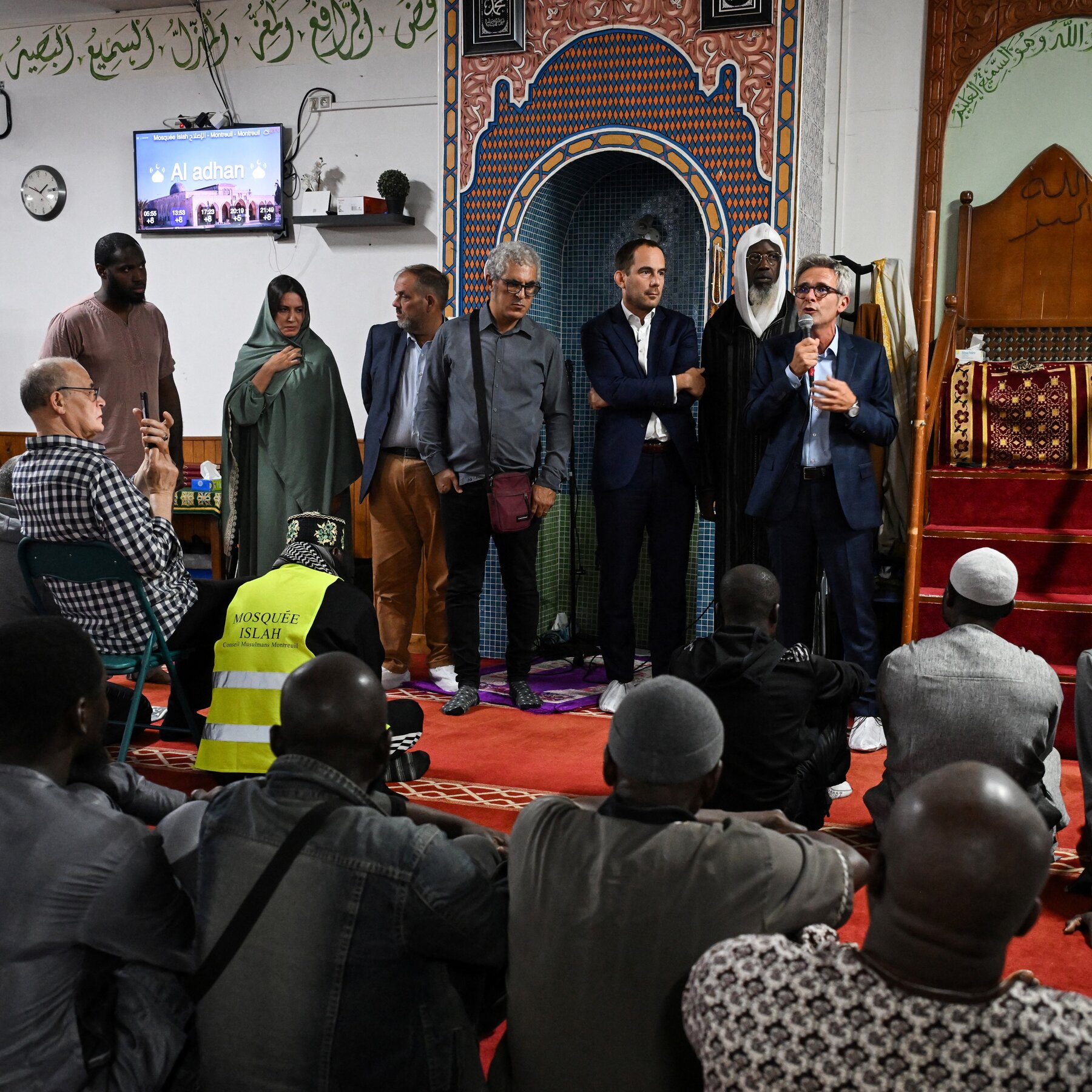 French Police Investigate Pigs’ Heads Found Near Paris-Area Mosques