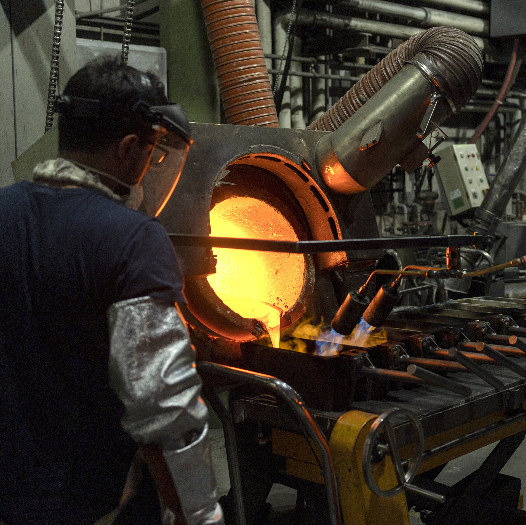 Gold Prices Jump to Record High Following Surprise US Tariff Ruling