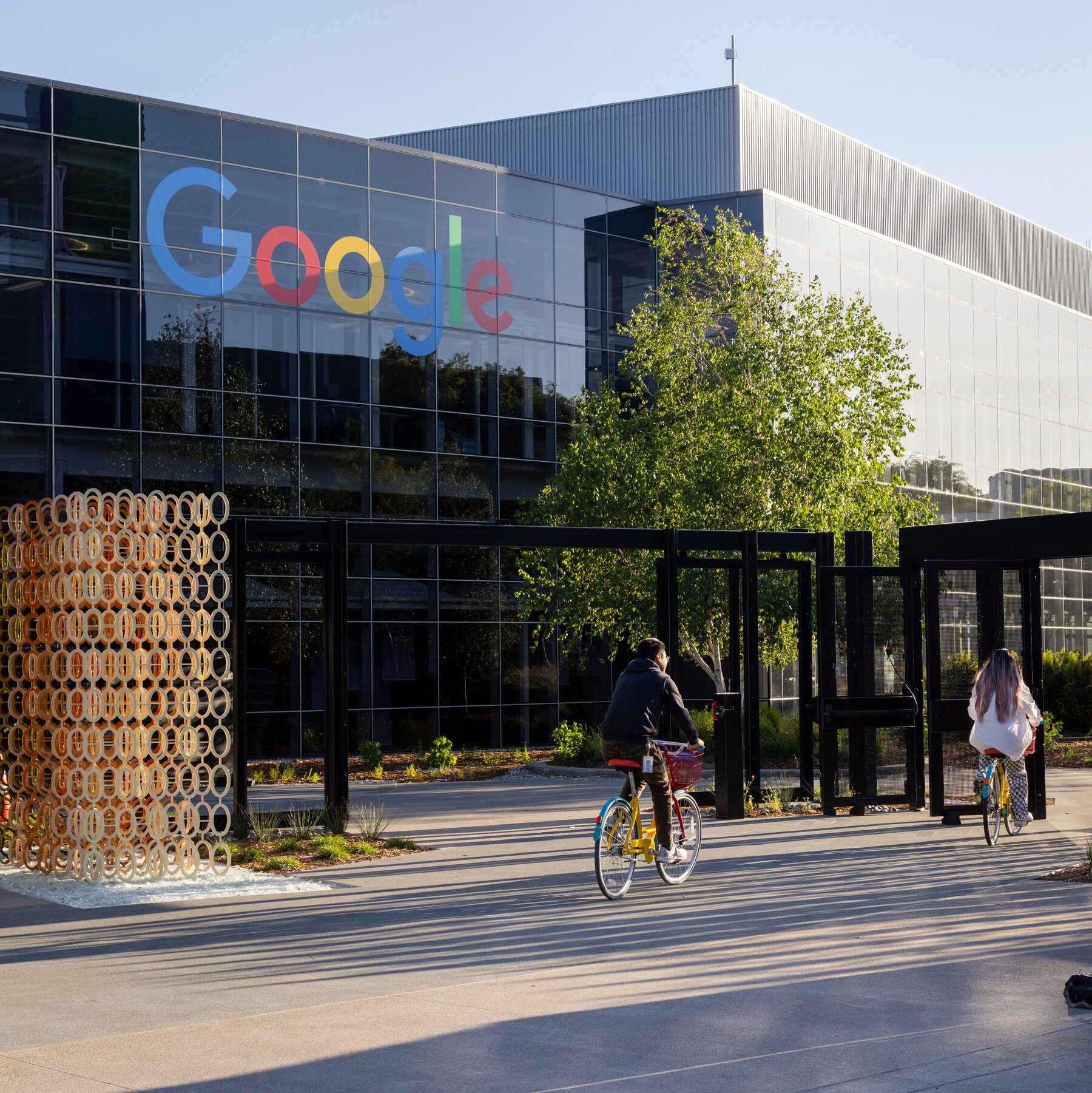 Google Says Employees Can Discuss Antitrust Case