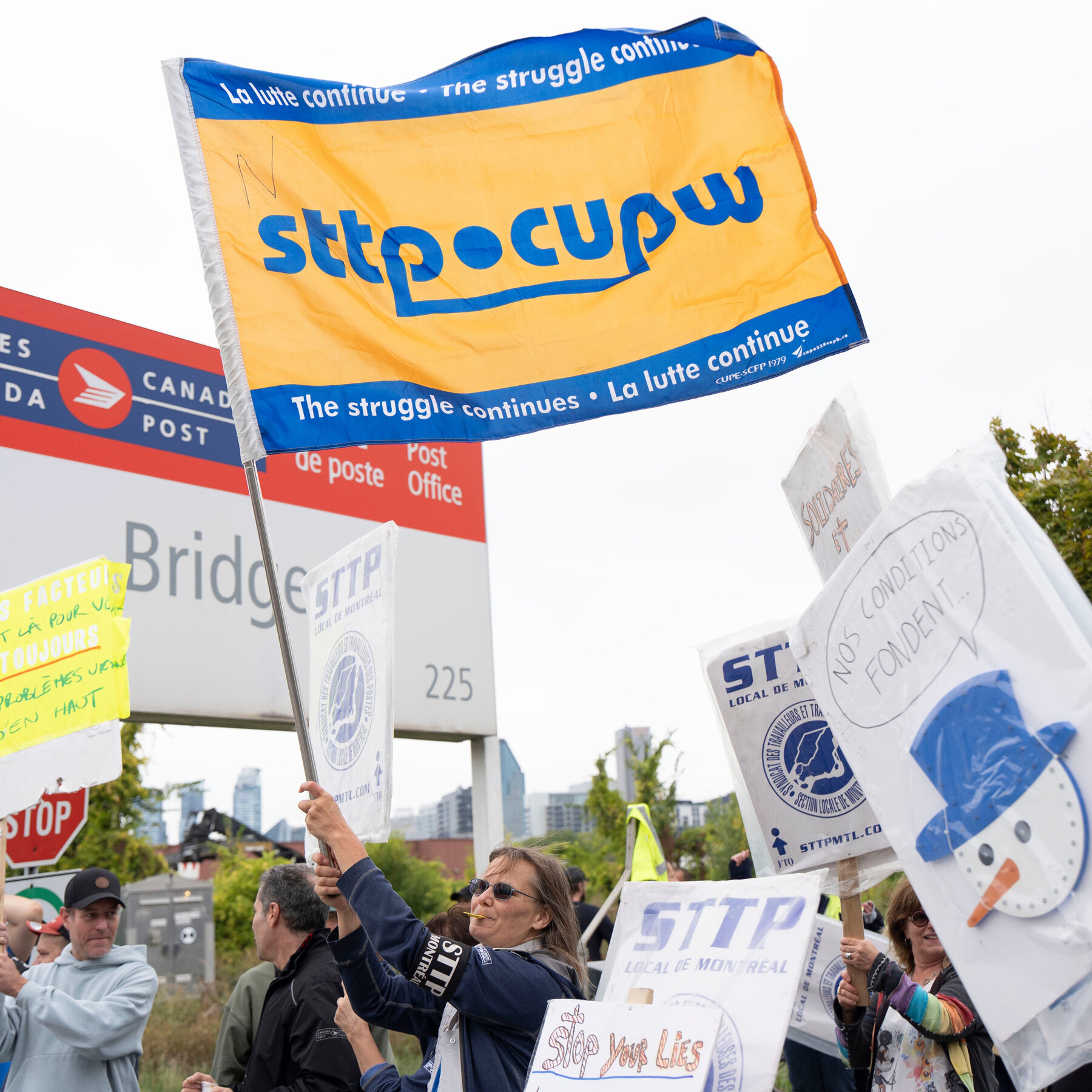 Government Sets the Stage for a Labor Showdown at Canada Post