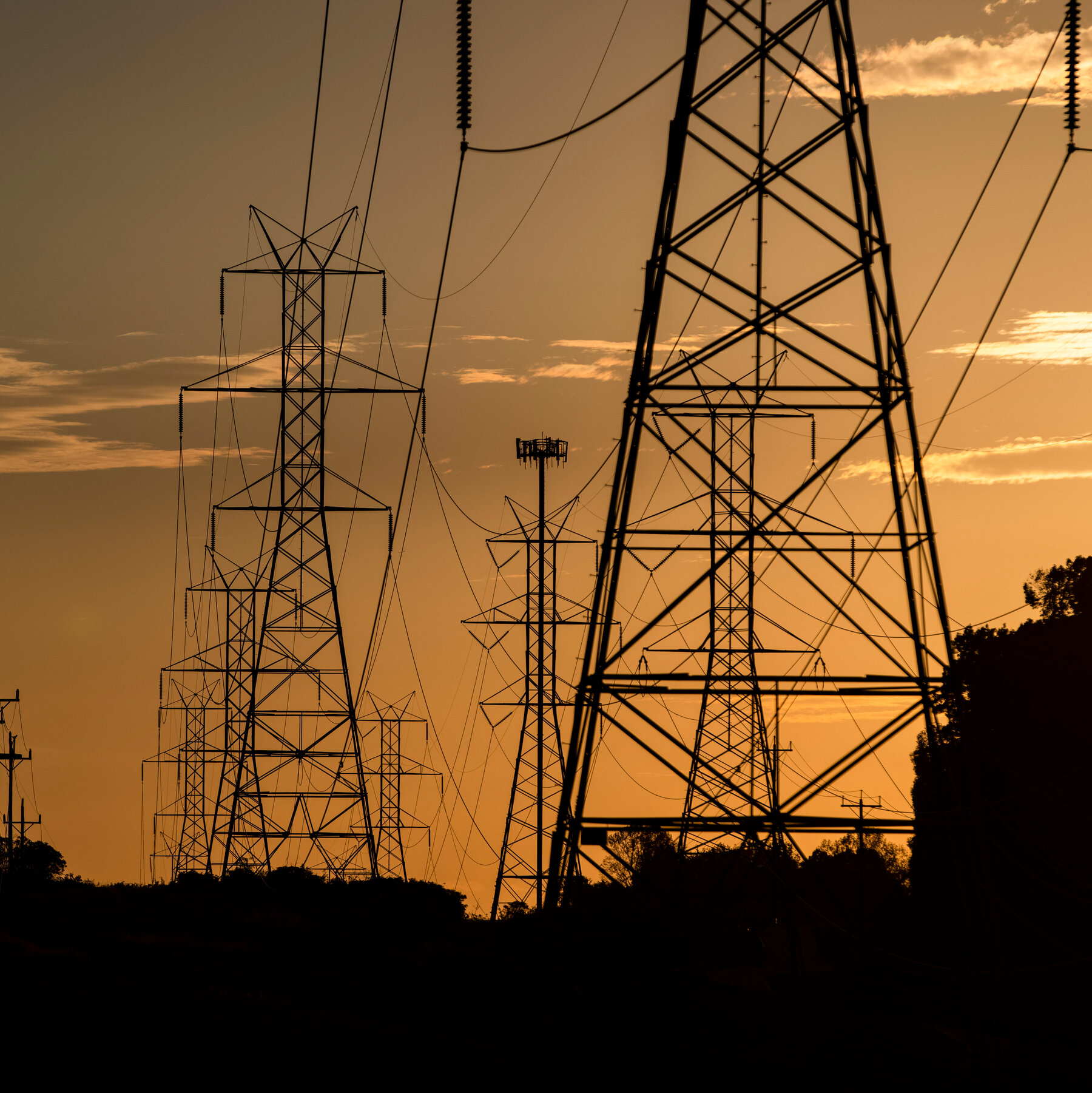 Governors Plan to Rebuke Managers of Largest U.S. Electric Grid