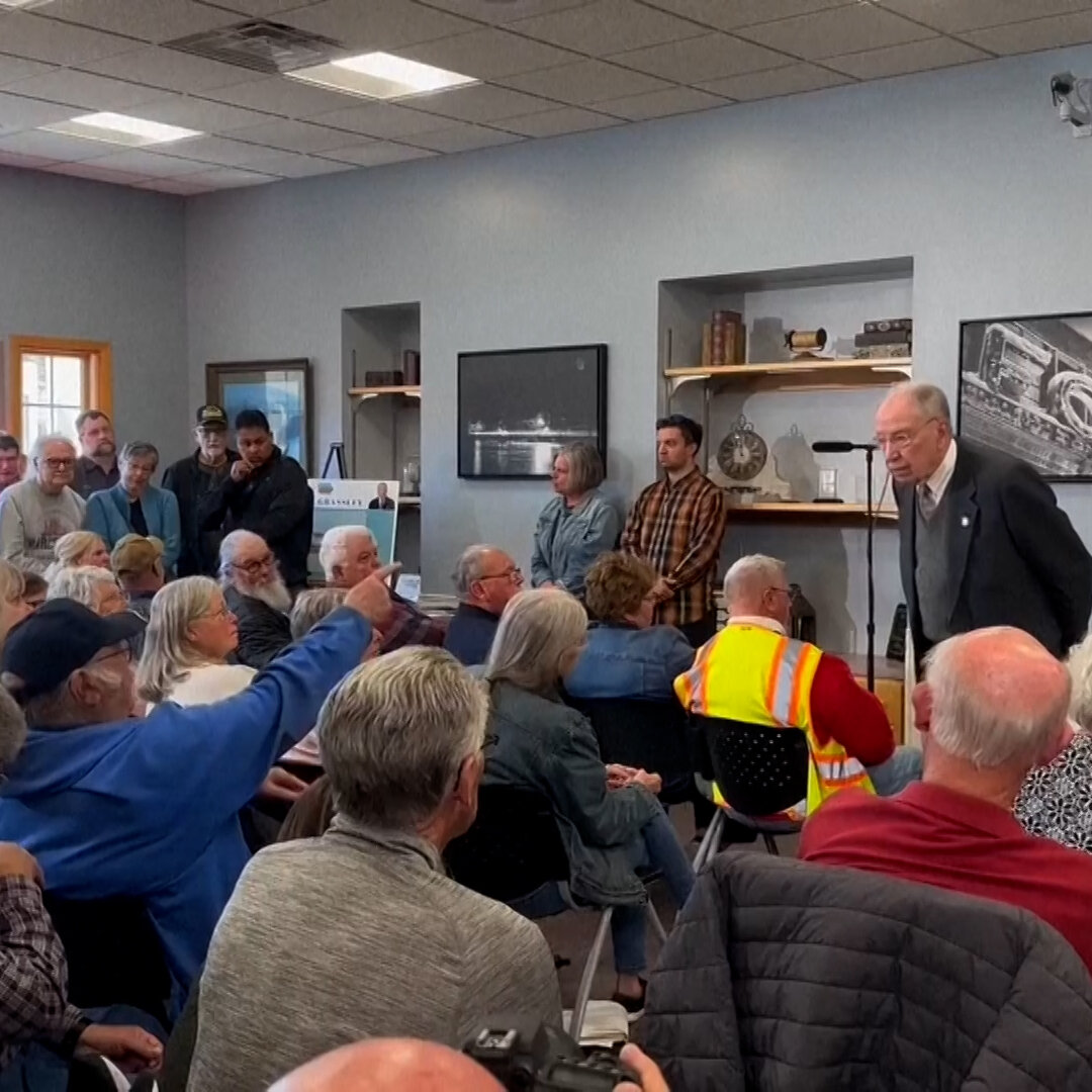 Grassley Draws Jeers From Constituents at Raucous Town Hall