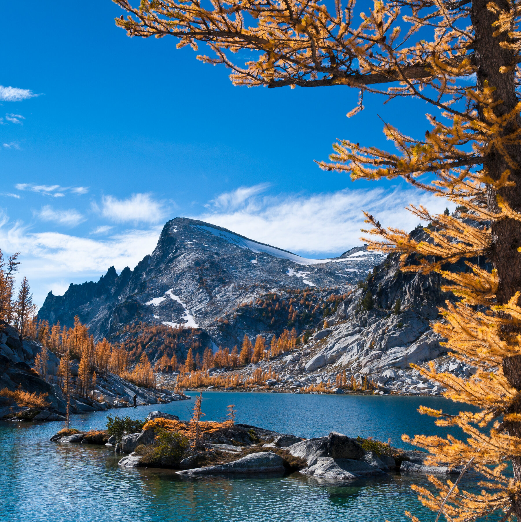 Hiker Found Dead in Cascade Mountains of Washington State After Apparent Fall