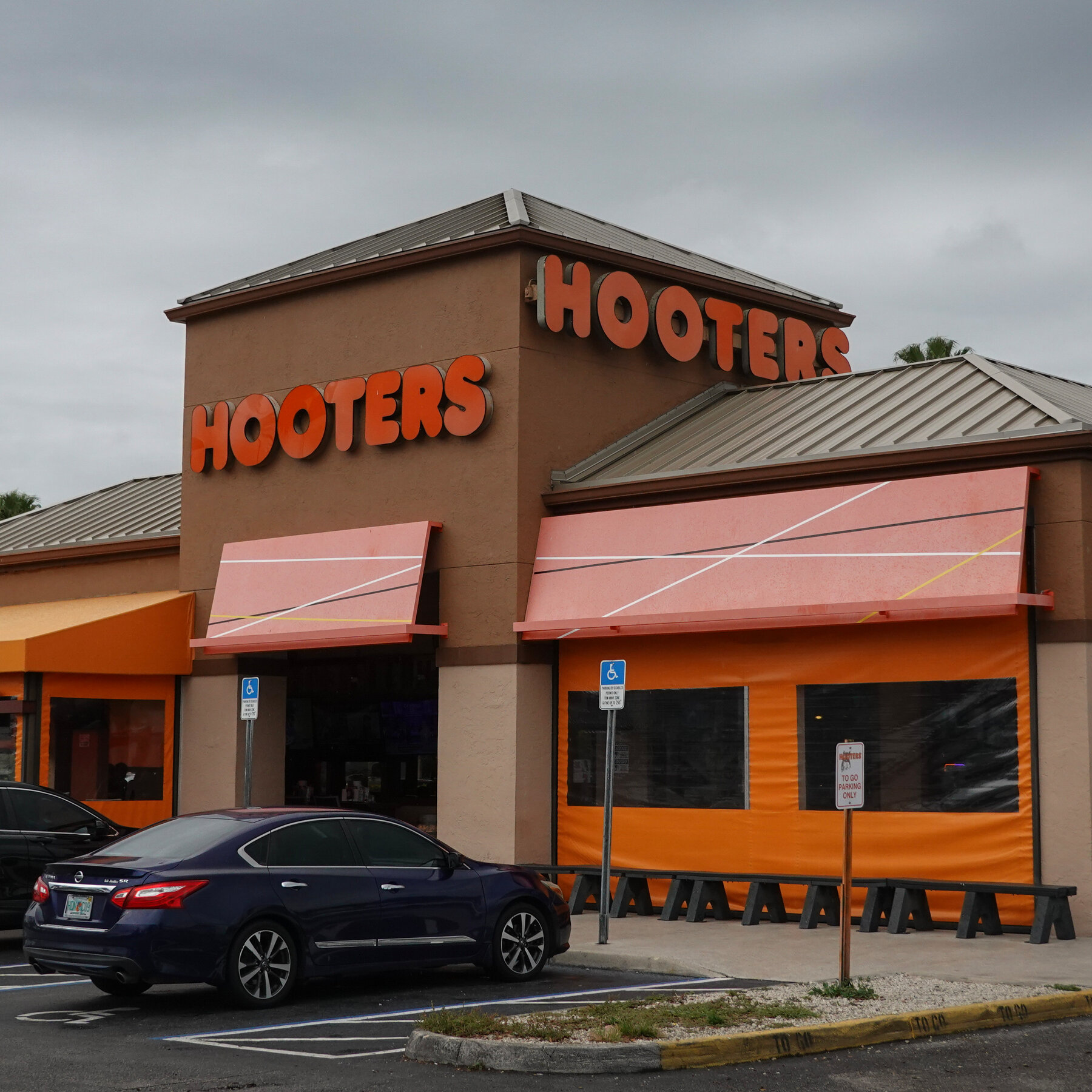 Hooters Files for Bankruptcy, but Its Restaurants Will Stay Open