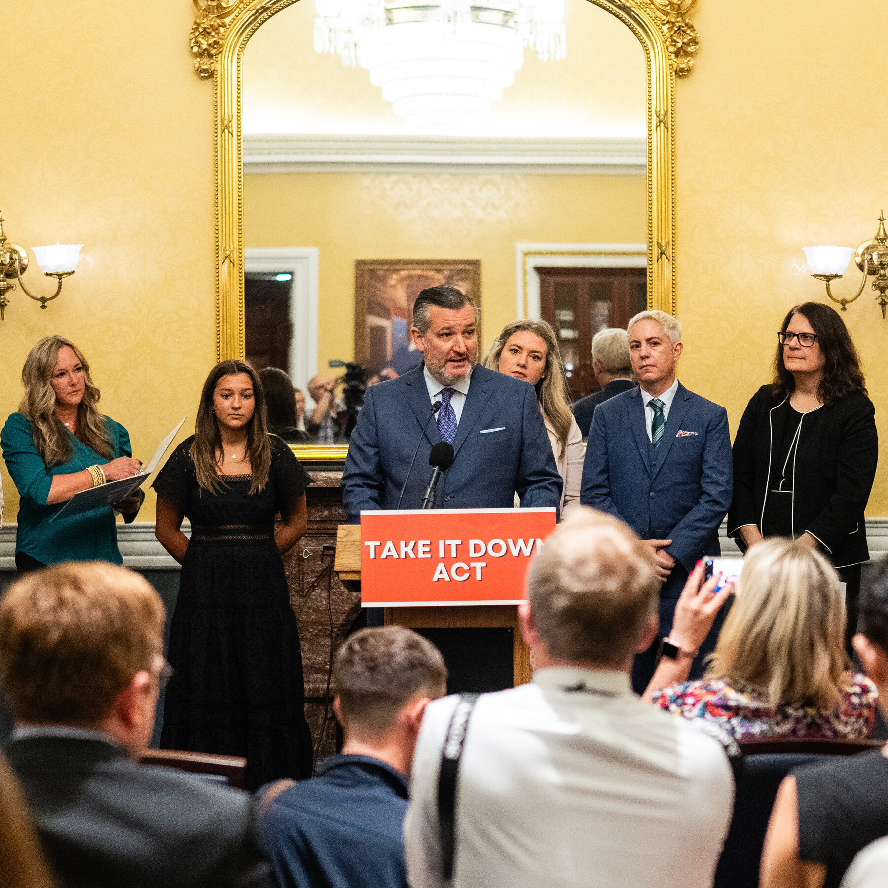 House Passes Bill to Ban Sharing of Revenge Porn, Sending It to Trump