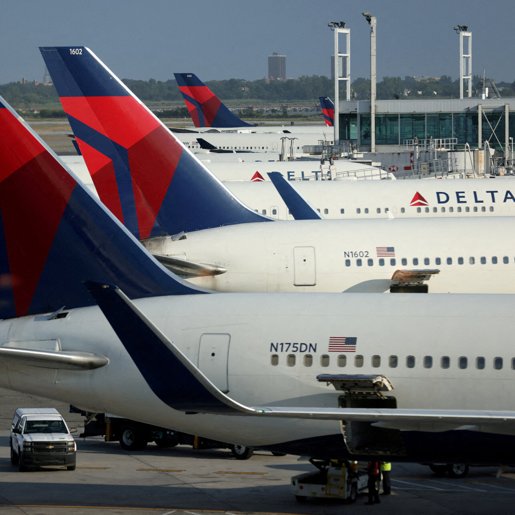 How a Stowaway at J.F.K. Airport Made It All the Way to Paris