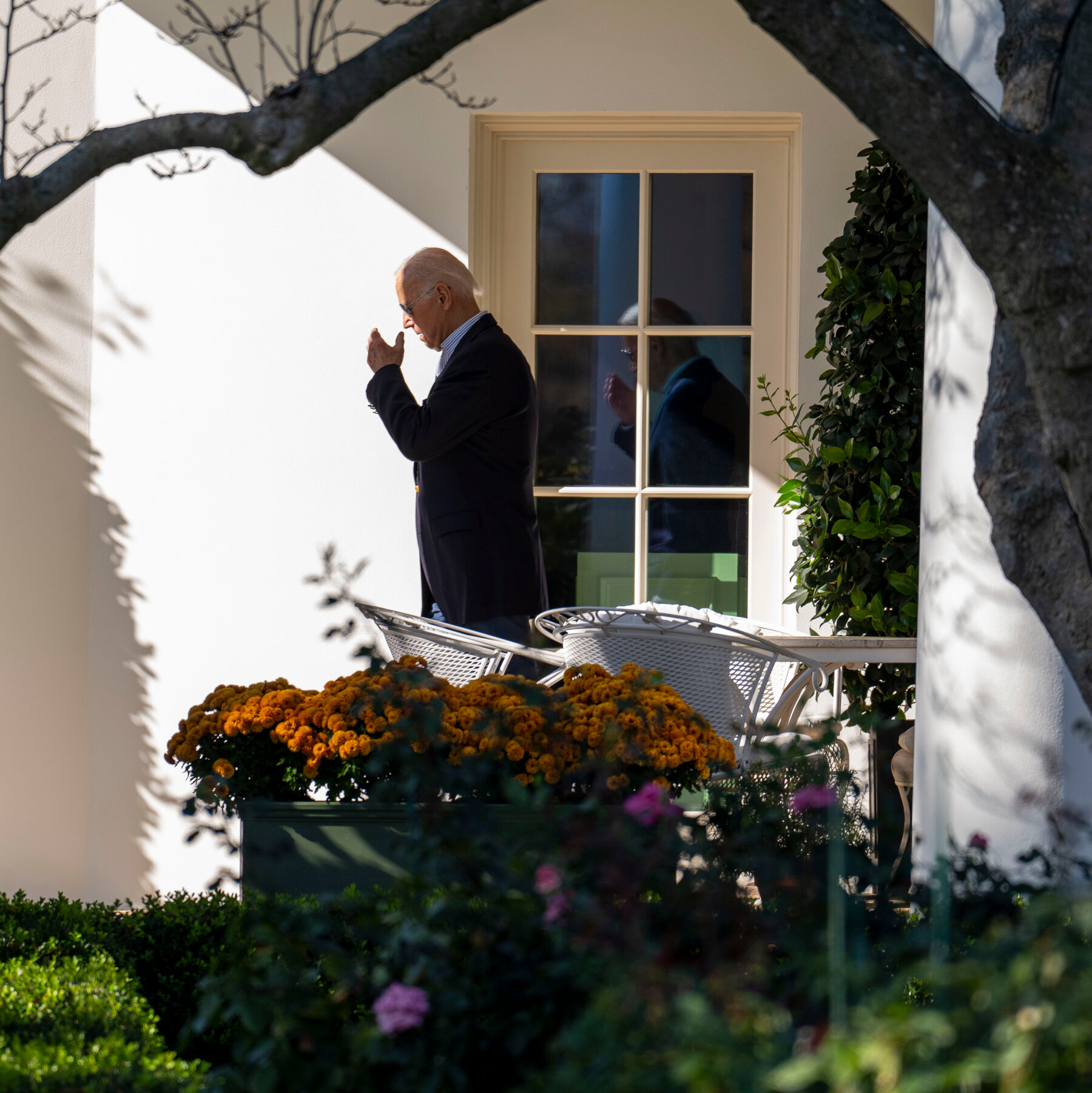 How Biden’s Inner Circle Protected a Faltering President