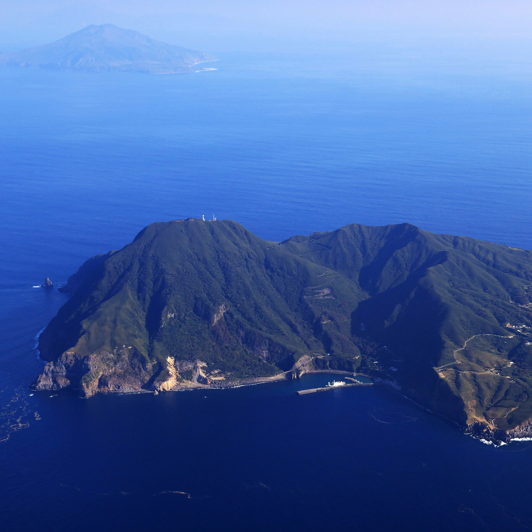 Hundreds of Small Earthquakes Rattle Remote Islands in Japan