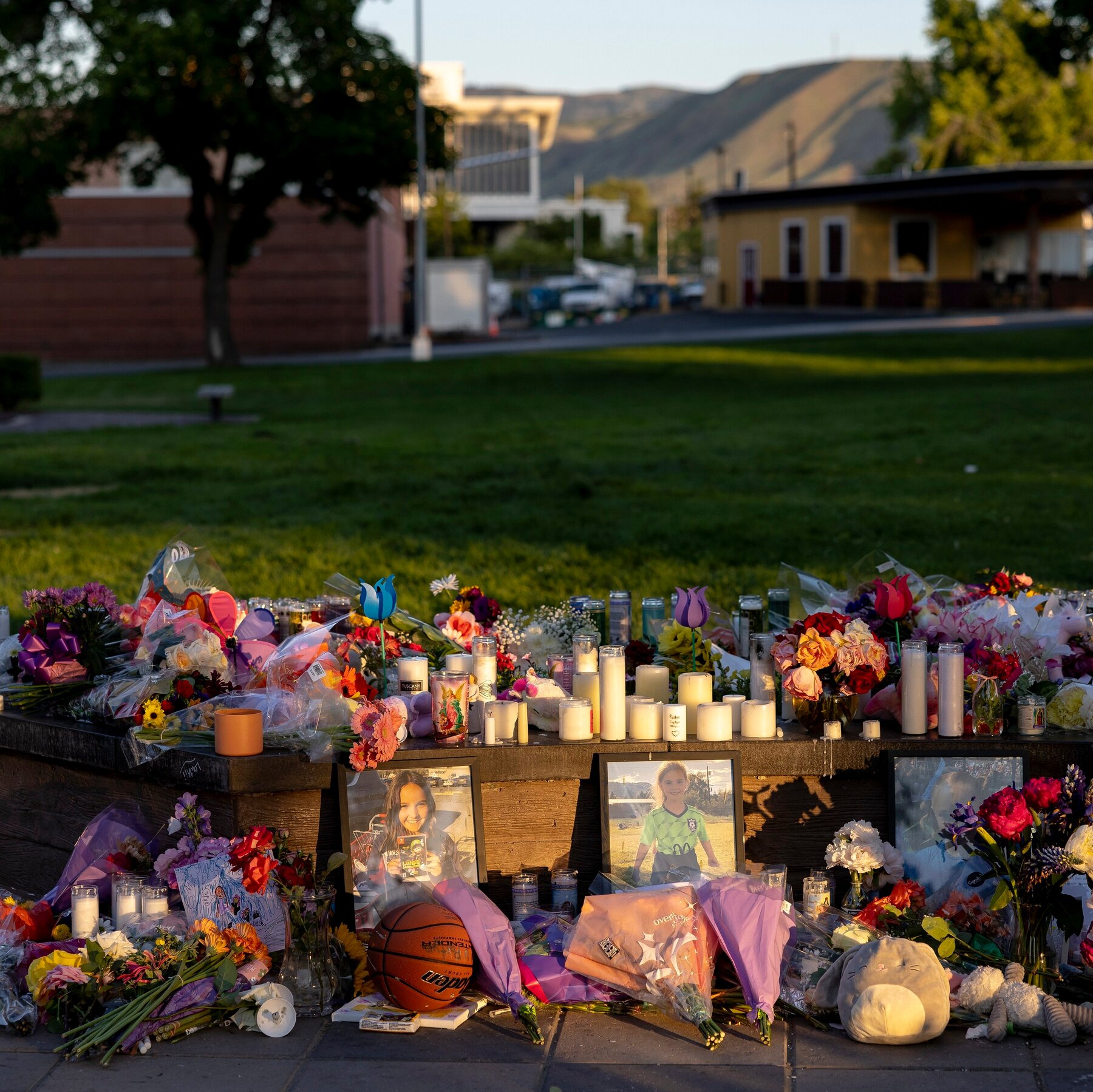 Hunt for Father Accused of Killing 3 Daughters Expands in Washington Forest