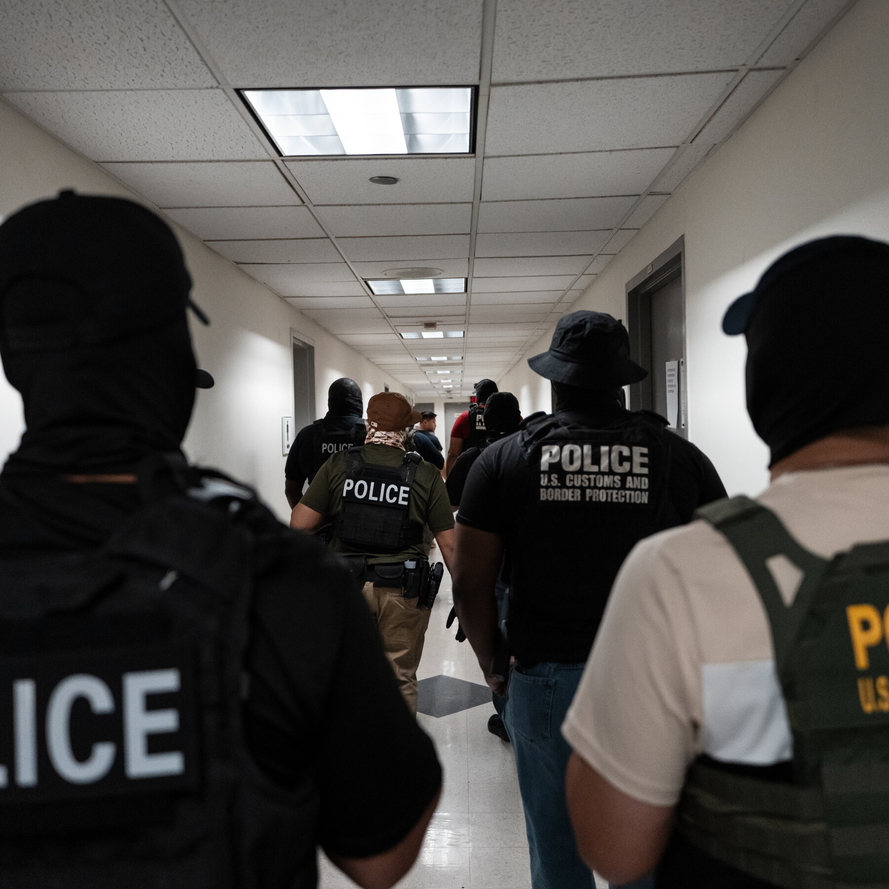 ICE Must Improve Conditions in N.Y.C. Migrant Holding Cells, Judge Rules