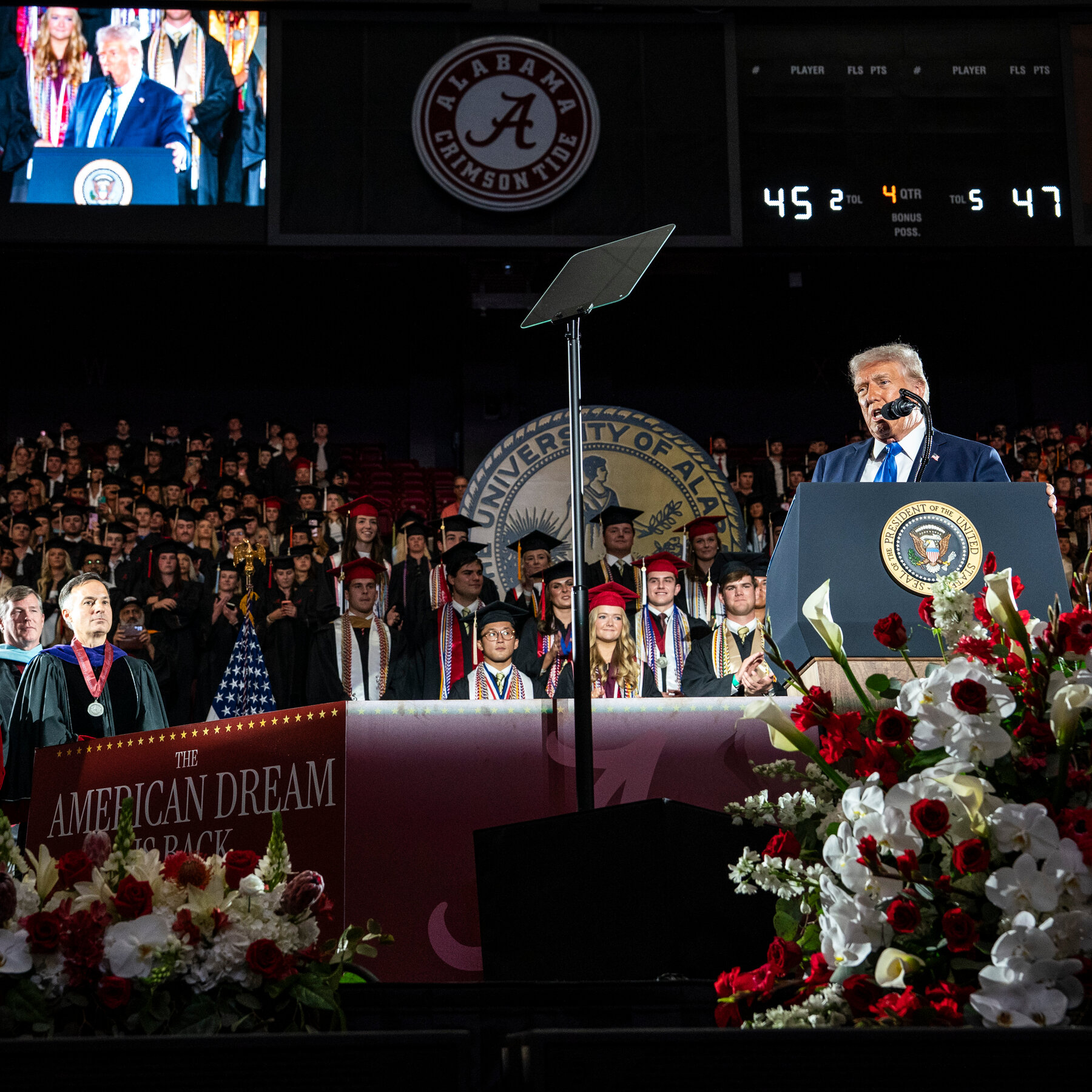 In Alabama Commencement Speech, Trump Mixes In the Political