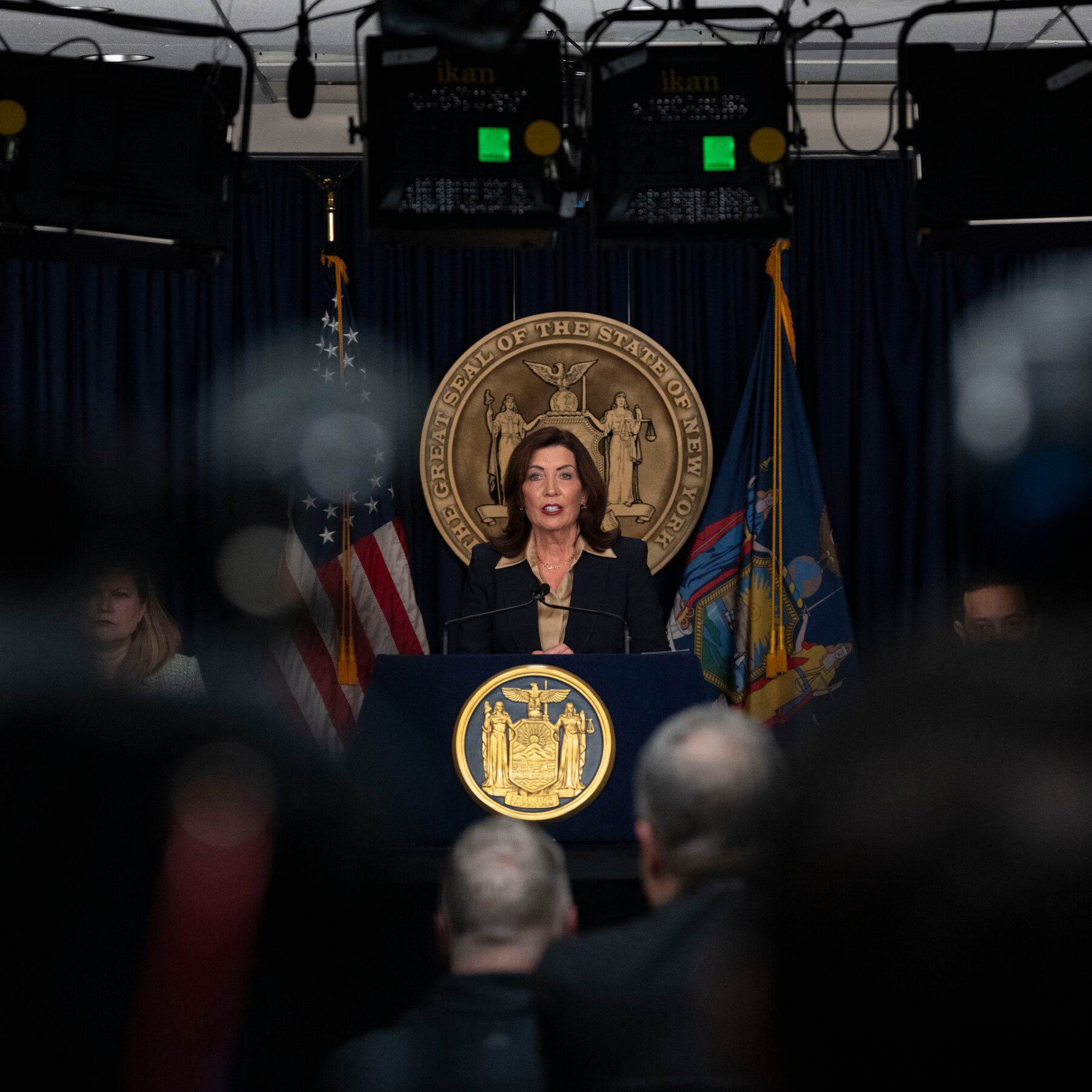 In Face of Trump’s Hostility, Hochul Responds With Barbed Gratitude