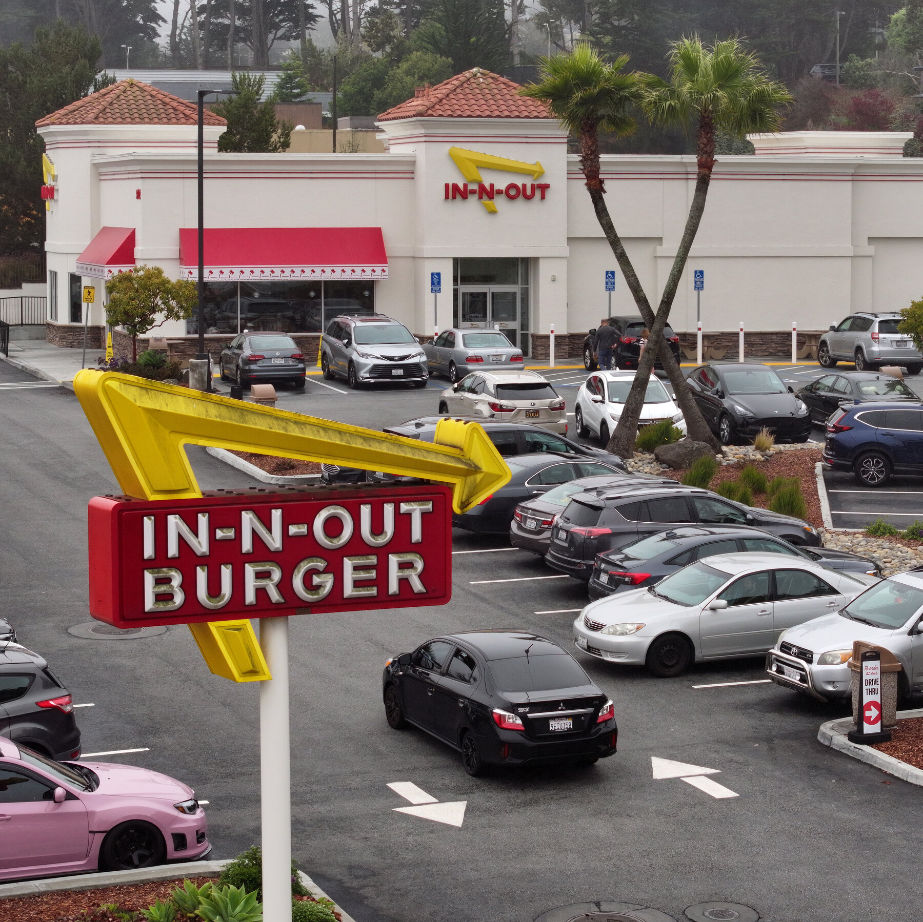 In-N-Out C.E.O. Says She Is Moving to Tennessee and Opening an Office There