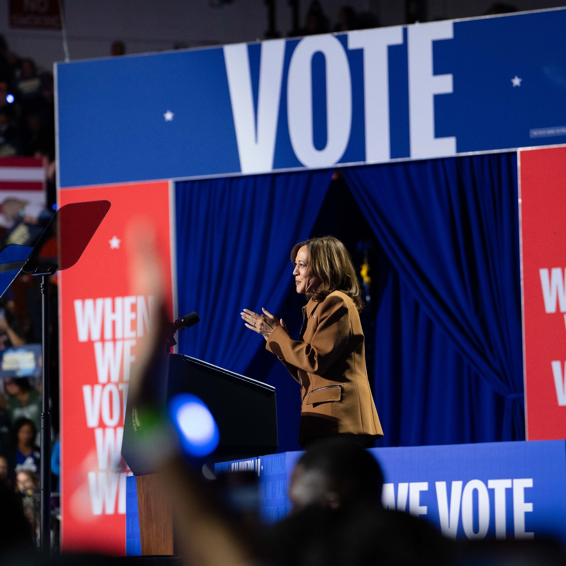 In Private Deal, the D.N.C. Covered $20 Million in Harris Bills Post-Election