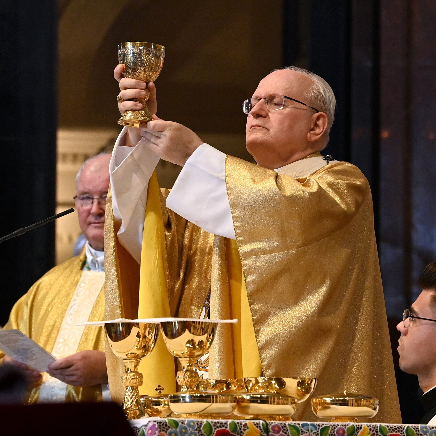 In the Battle for Next Pope, Cardinal Erdö Emerges as a Conservative Favorite