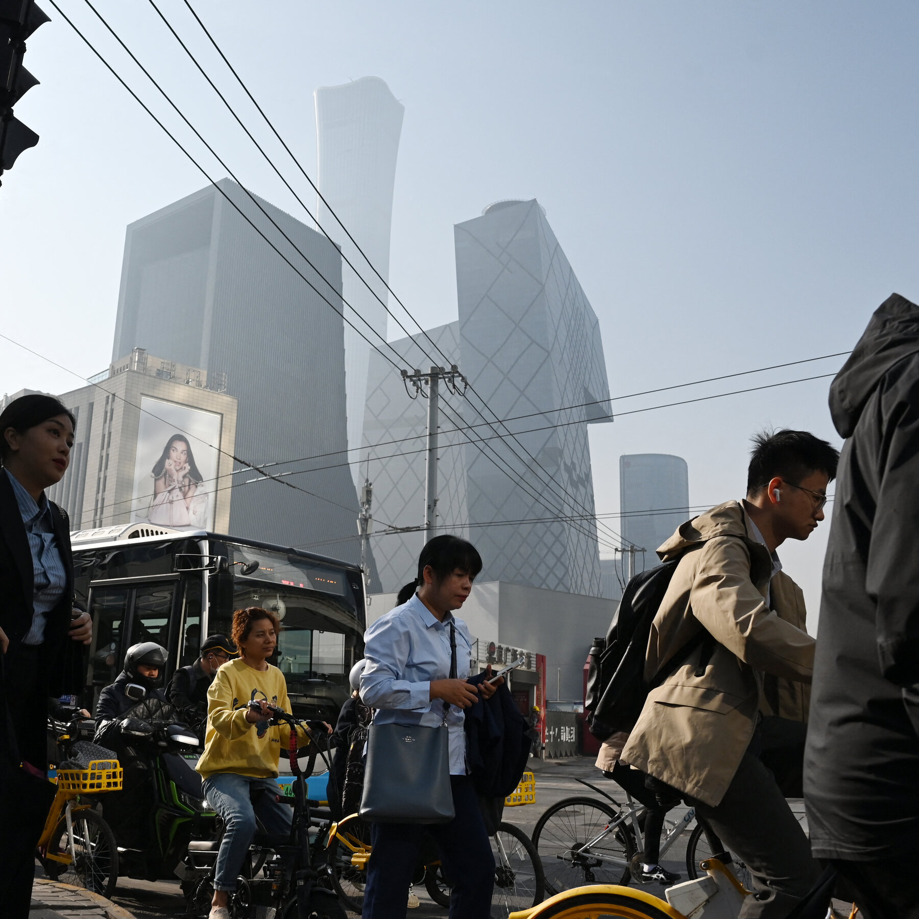 In Trade War Clash With Trump, China Refuses to Take the Bait