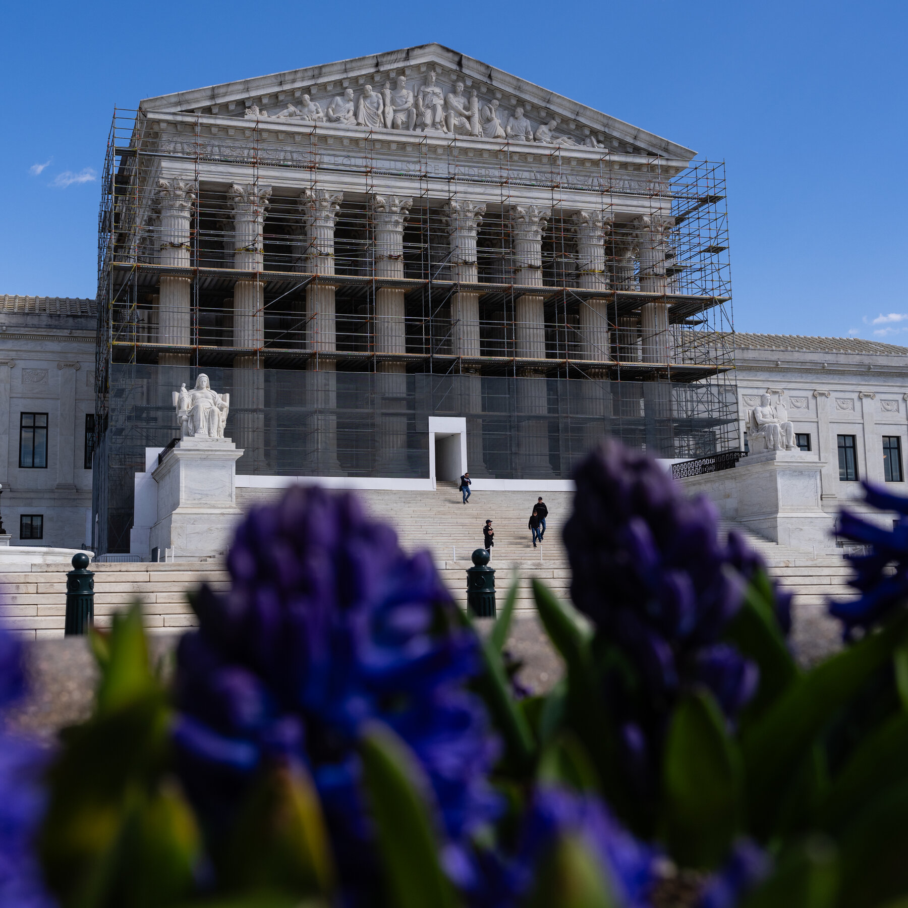 In Trump Cases, Supreme Court Retreats From Confrontation