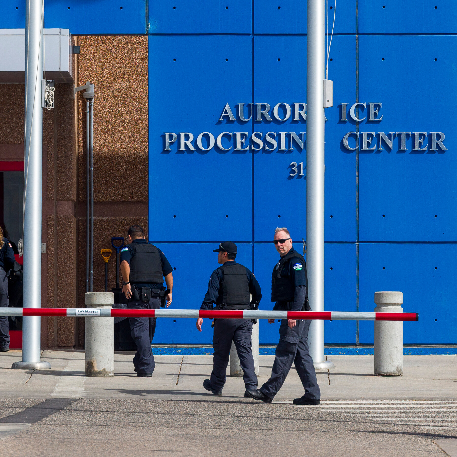 I.R.S. Agrees to Share Migrants’ Tax Information With ICE