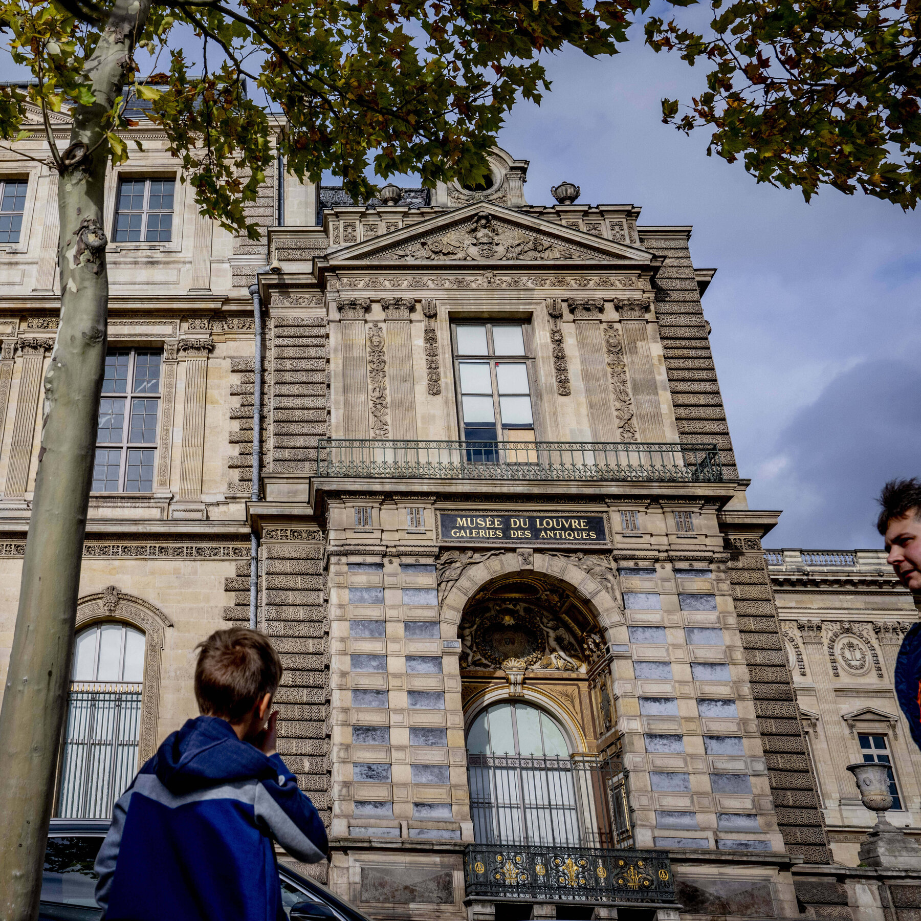 ‘It’s Got to Be an Inside Job’: Jewelry Thieves Weigh In on Louvre Heist