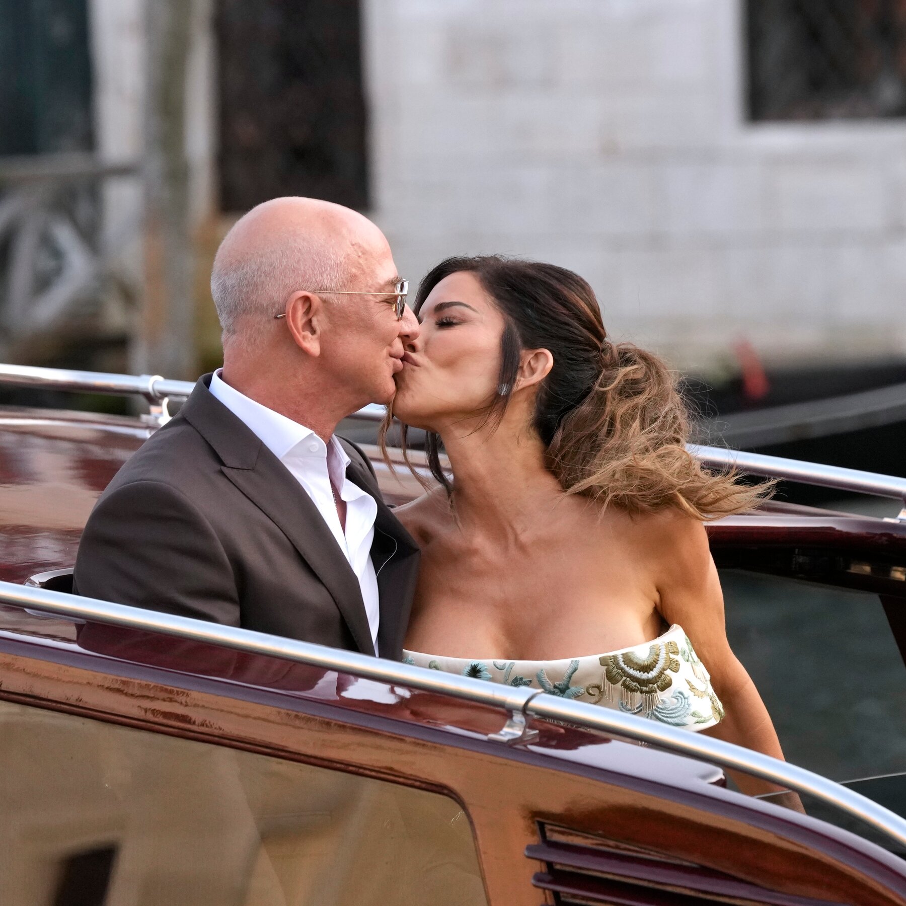 Jeff Bezos and Lauren Sánchez Tie the Knot