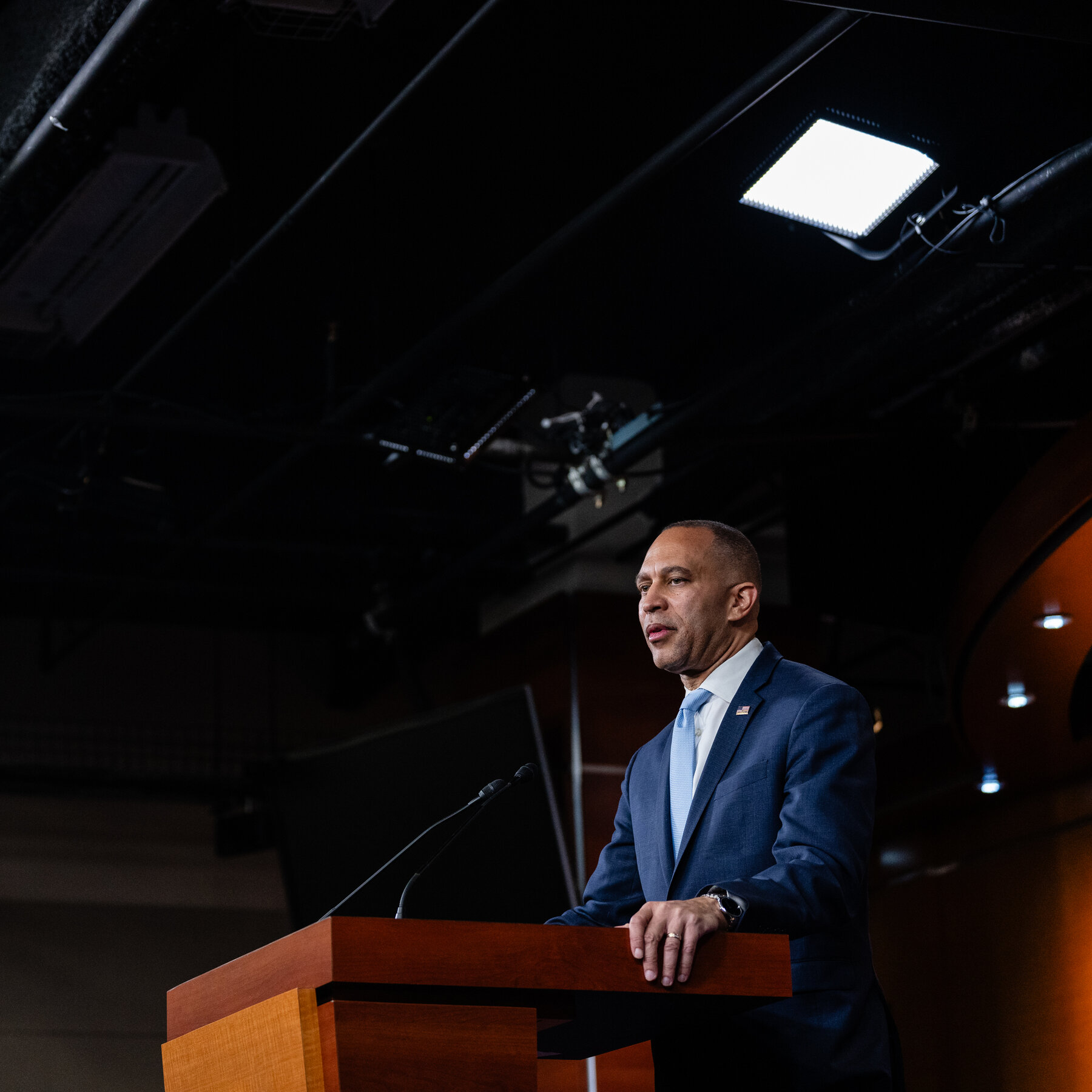Jeffries Calls on Trump to Fire Hegseth