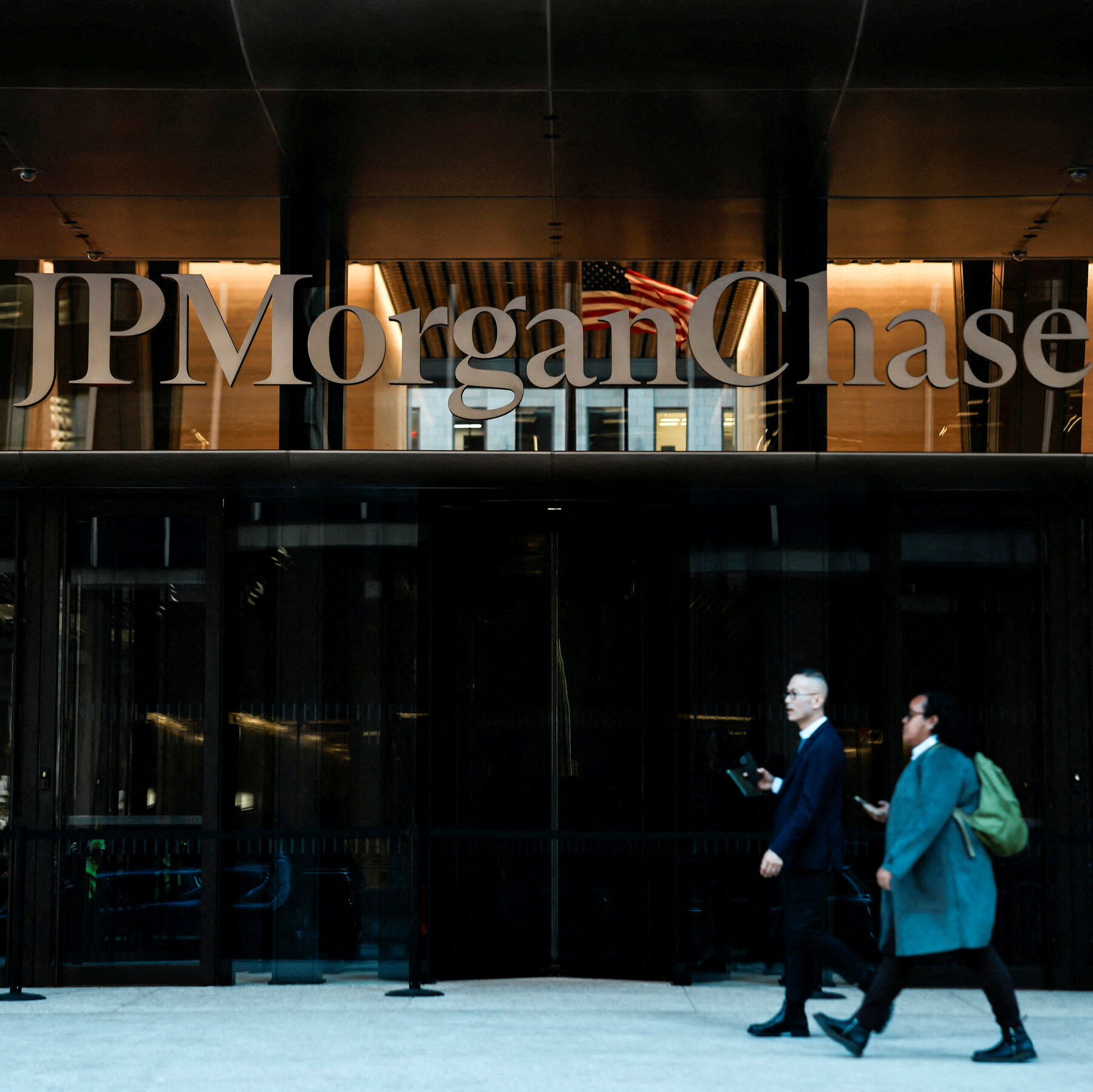 JPMorgan Alerted U.S. to Epstein Transfers Involving Wall St. Figures