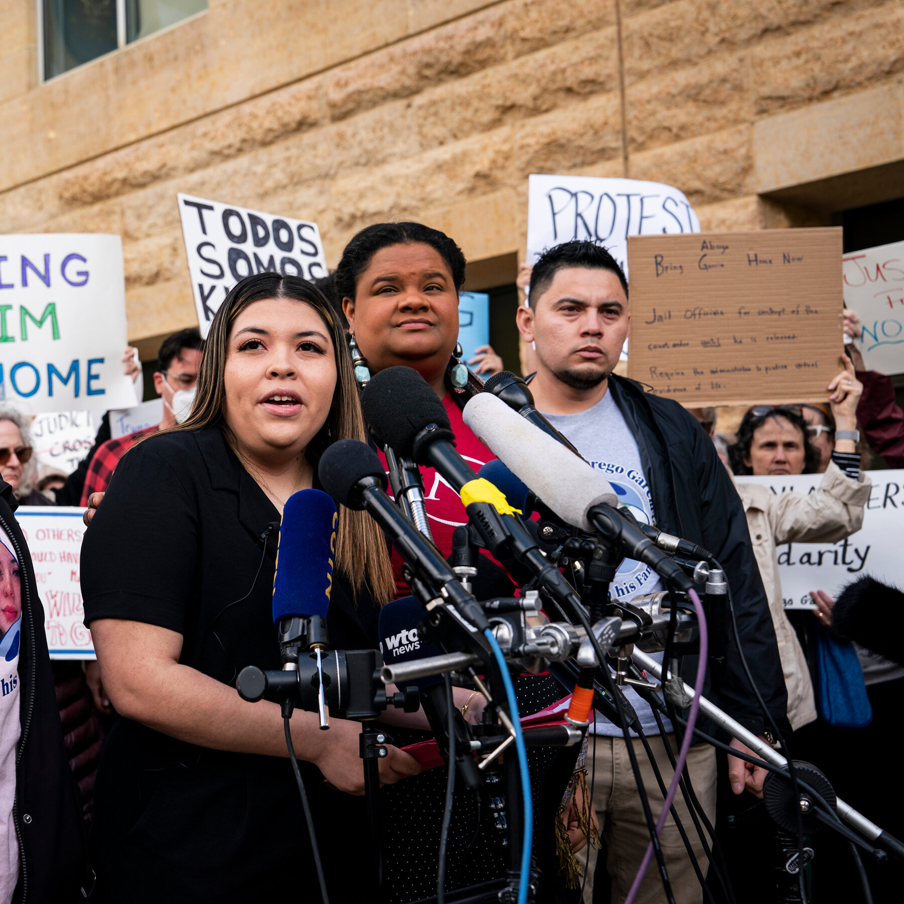 Judge Rebukes Trump Officials, Ordering Steps to Return Abrego Garcia From El Salvador