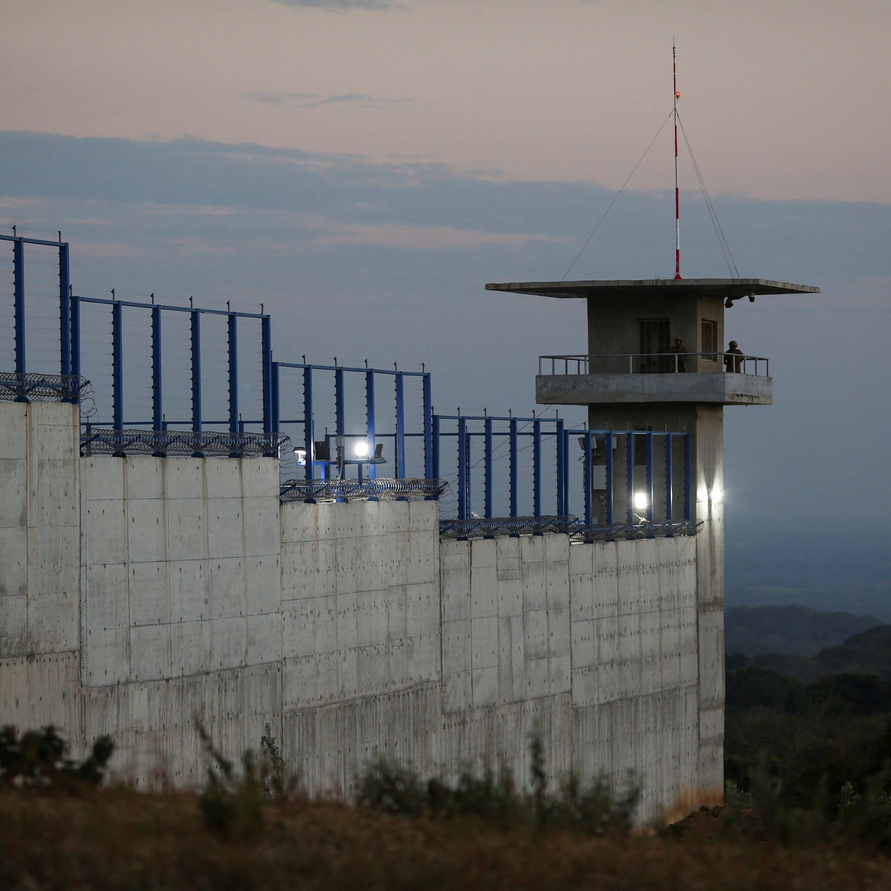 Justice Dept. Seeks to Pause Ruling Ordering Due Process for Deported Venezuelans