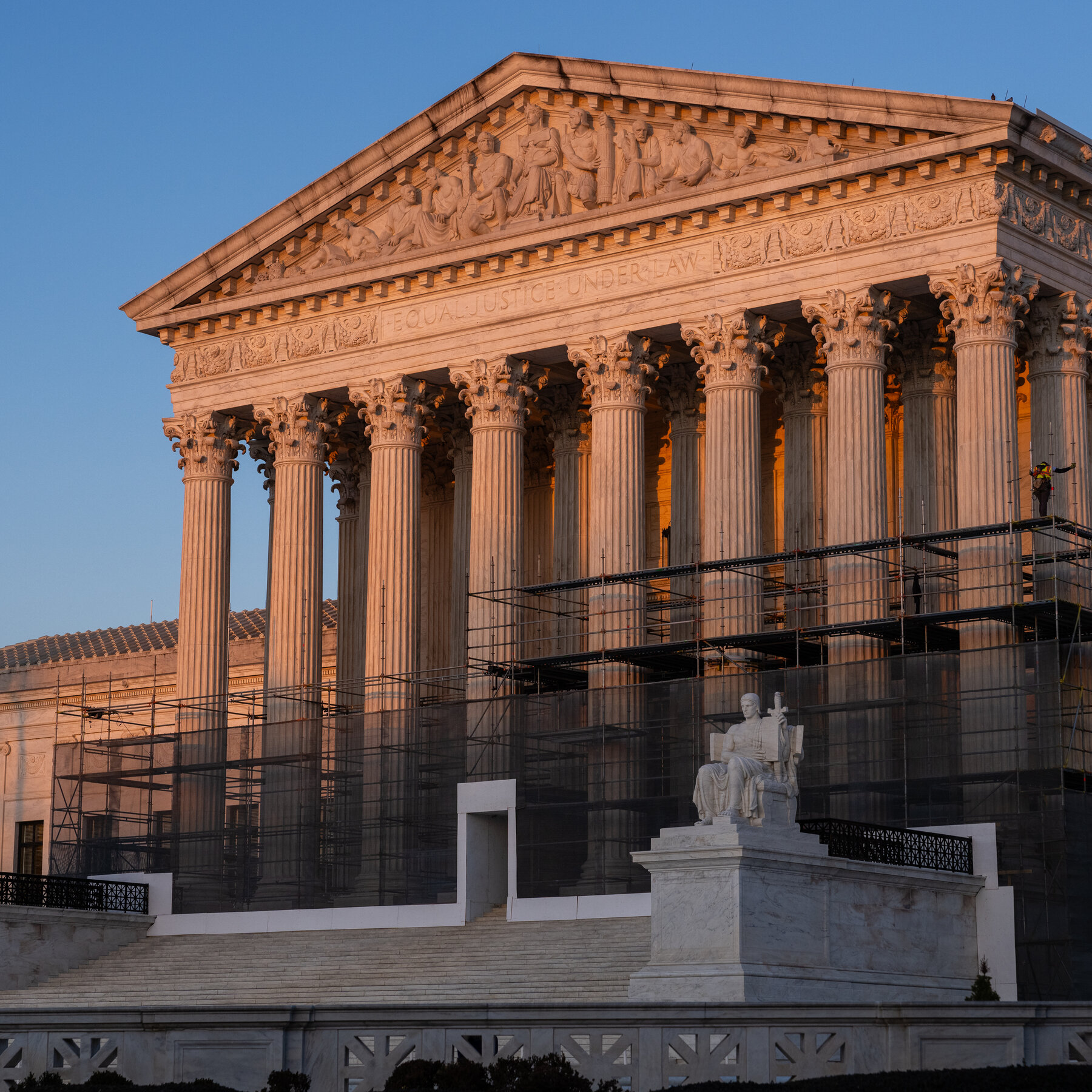 Justices to Consider Trump Request to Lift Nationwide Pause on Birthright Citizenship Order