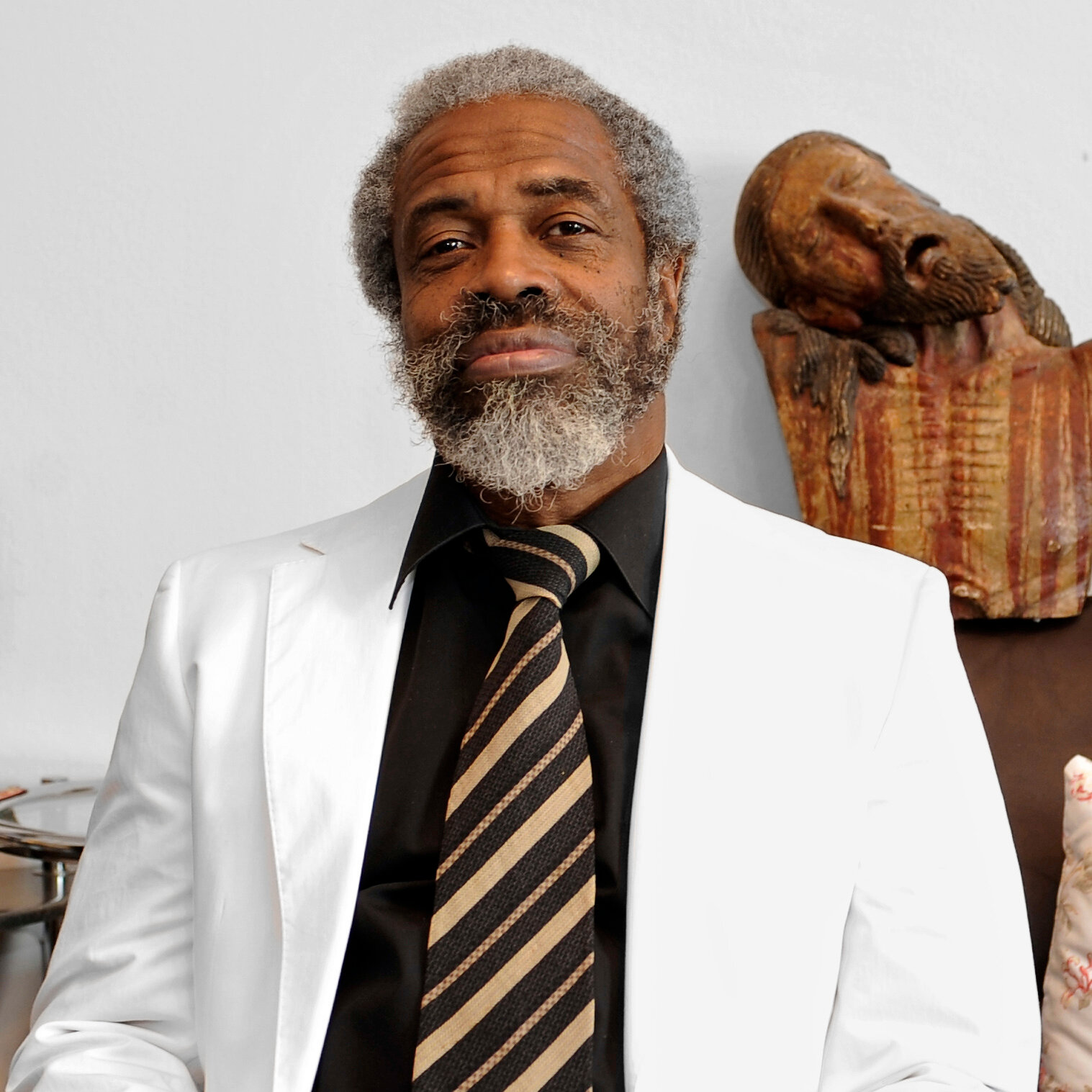 Leonardo Patterson, Disgraced Dealer in Latin American Artifacts, Dies at 82