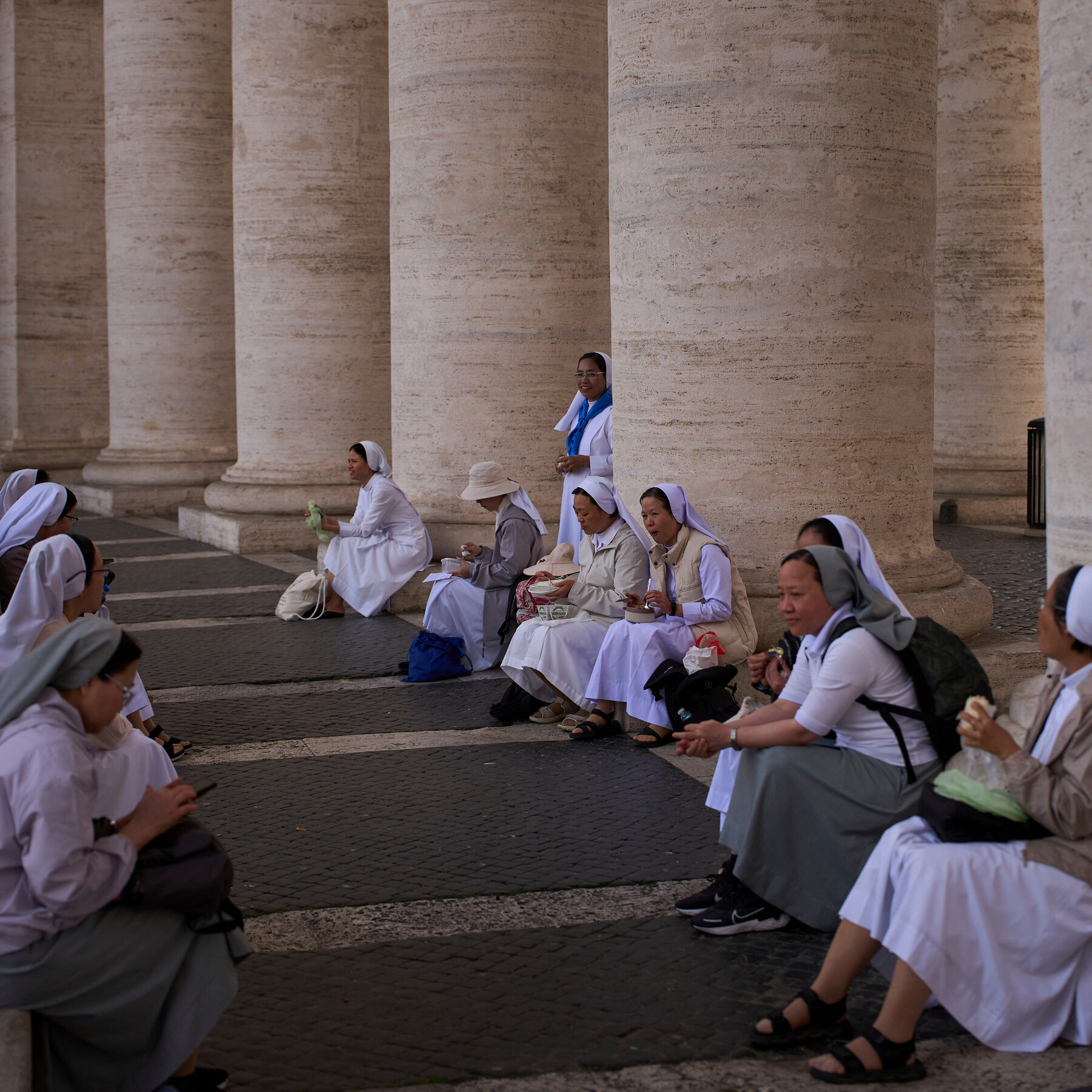 Live Updates: Expectant Crowd Waits as Cardinals Deliberate Over Next Pope