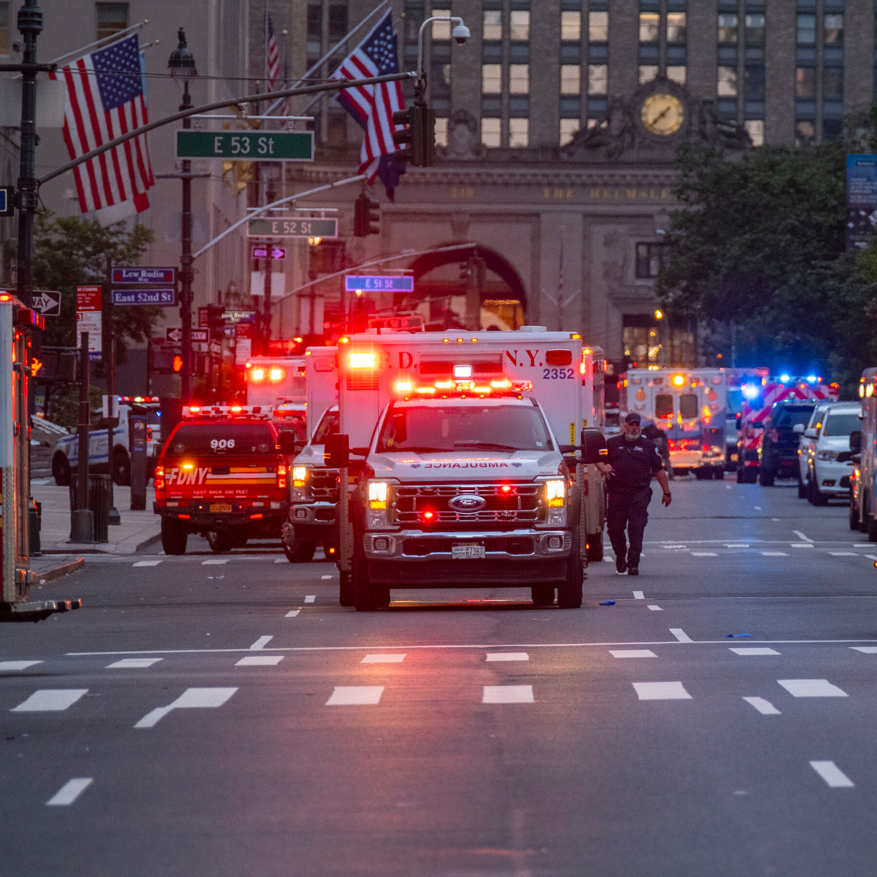 Live Updates: Gunman Kills Four, Including Police Officer, in Midtown Shooting