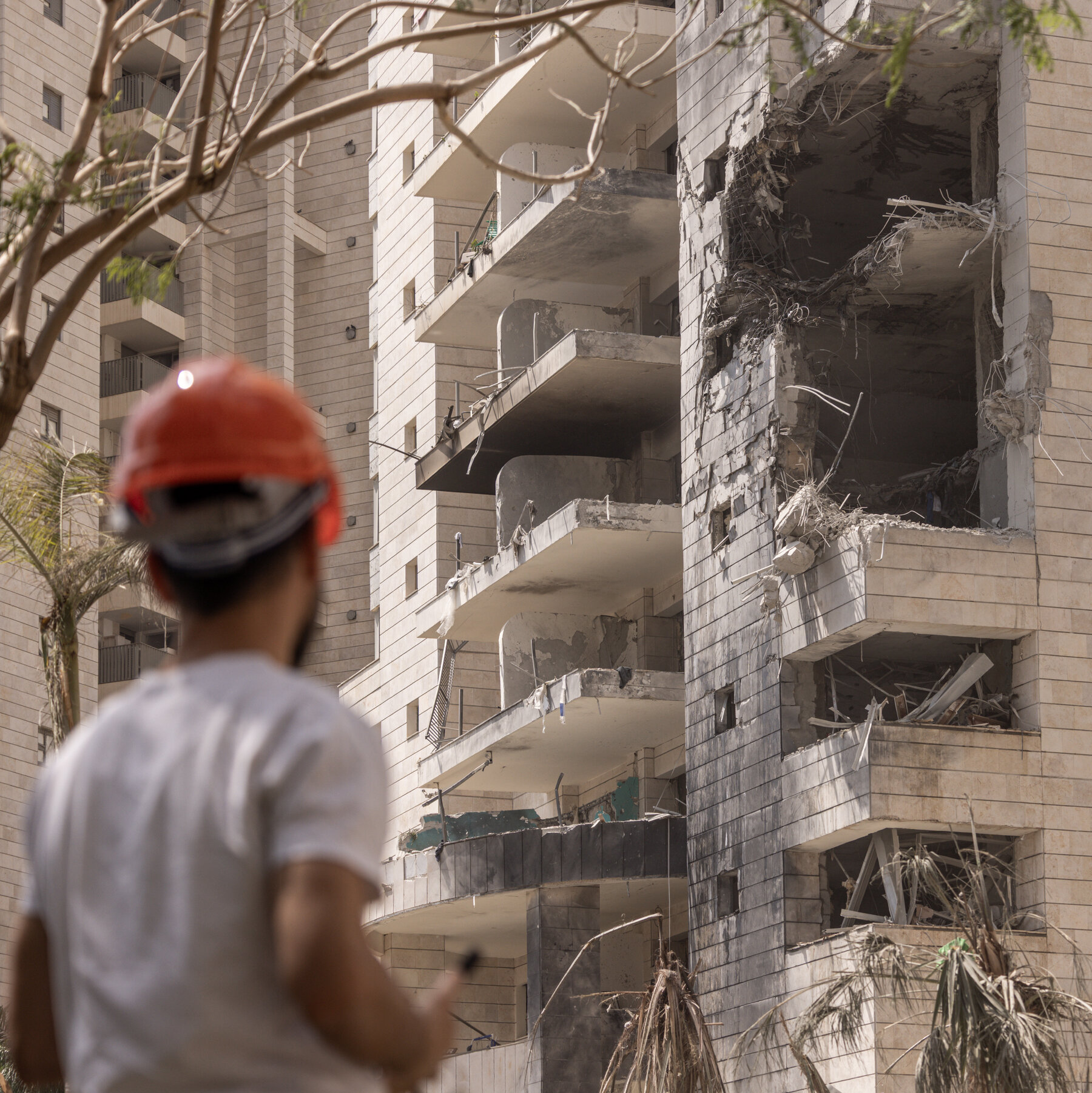 Live Updates: Israel Says It Attacked Headquarters of Powerful Iranian Military Unit