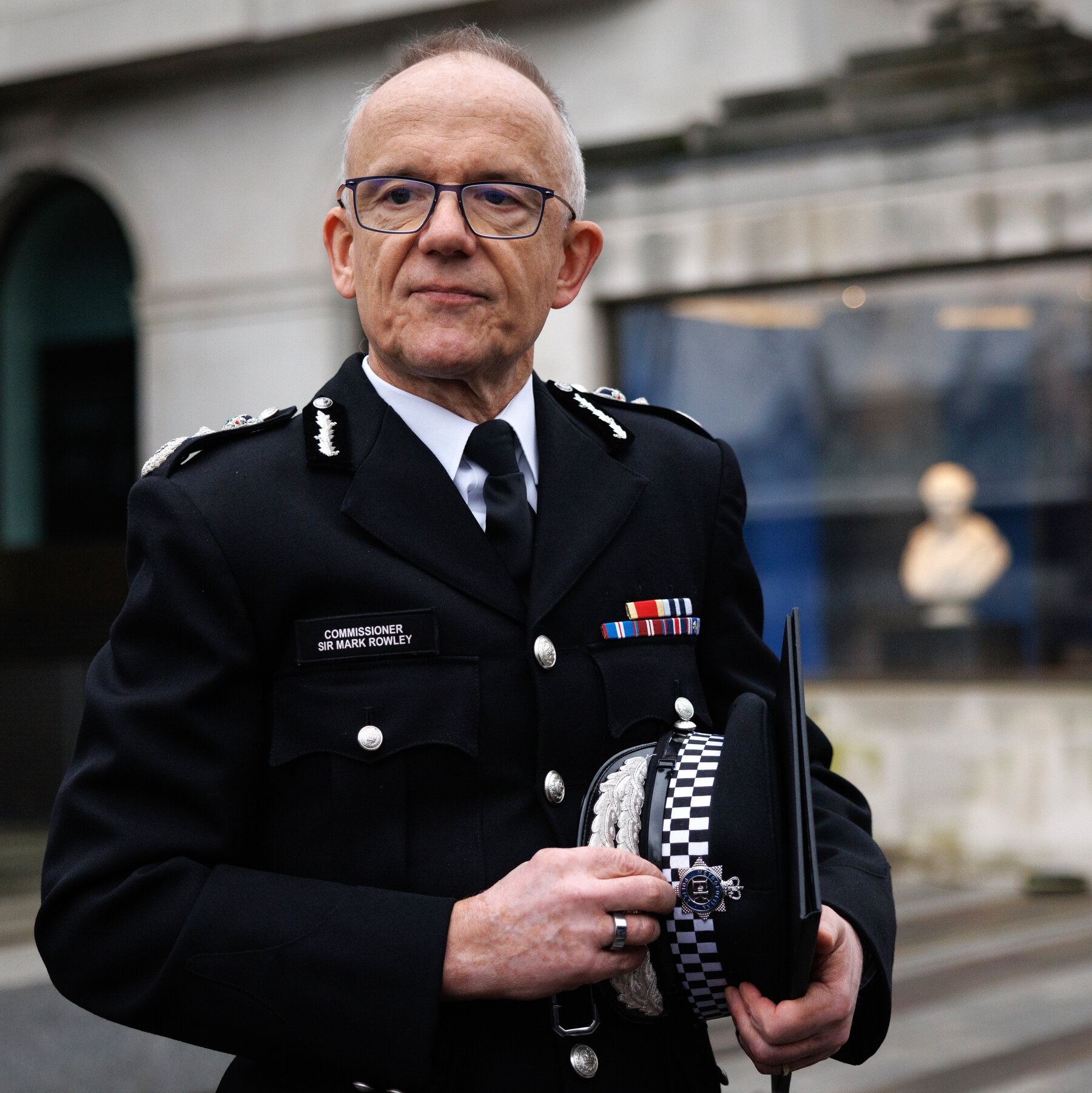 London Police Chief Apologizes Over Officers’ ‘Reprehensible’ Behavior