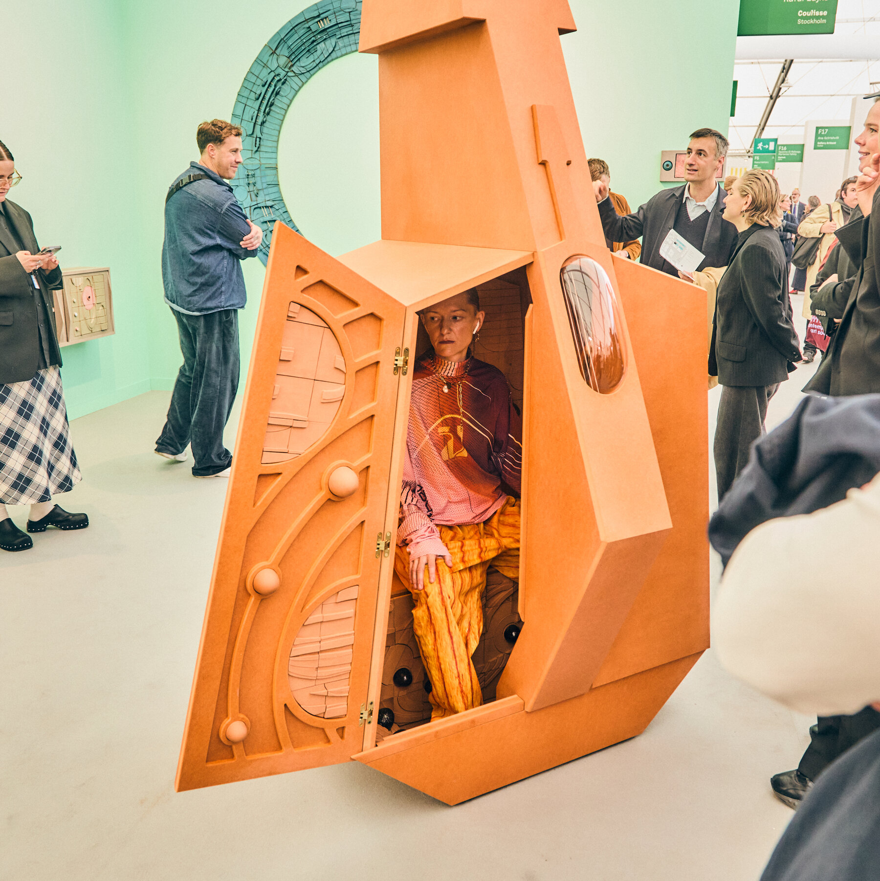 London’s Art Scene Is a Mess of Contradictions. That’s the Appeal.