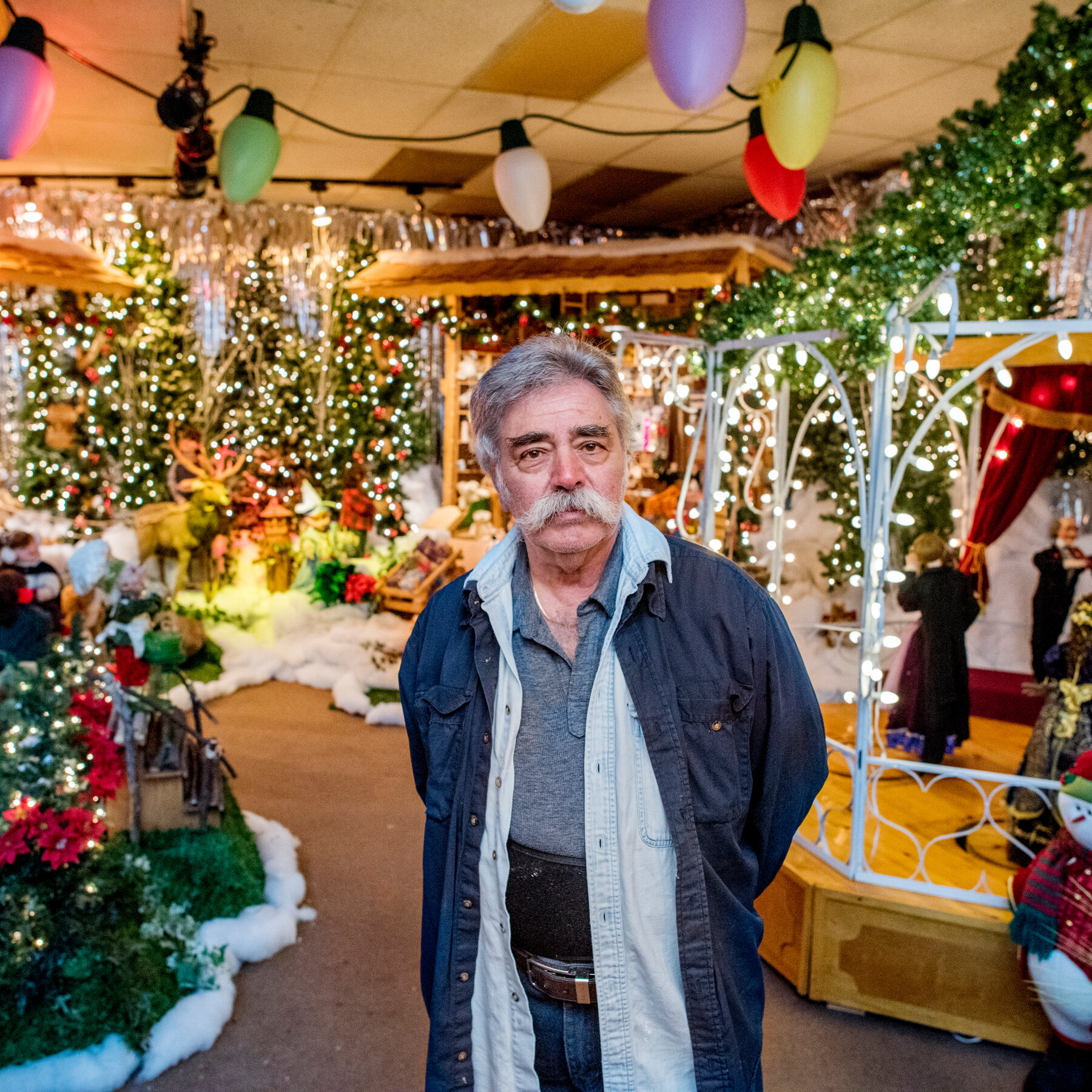 Lou Nasti, Who Brought Christmas Displays to Extravagant Life, Dies at 79