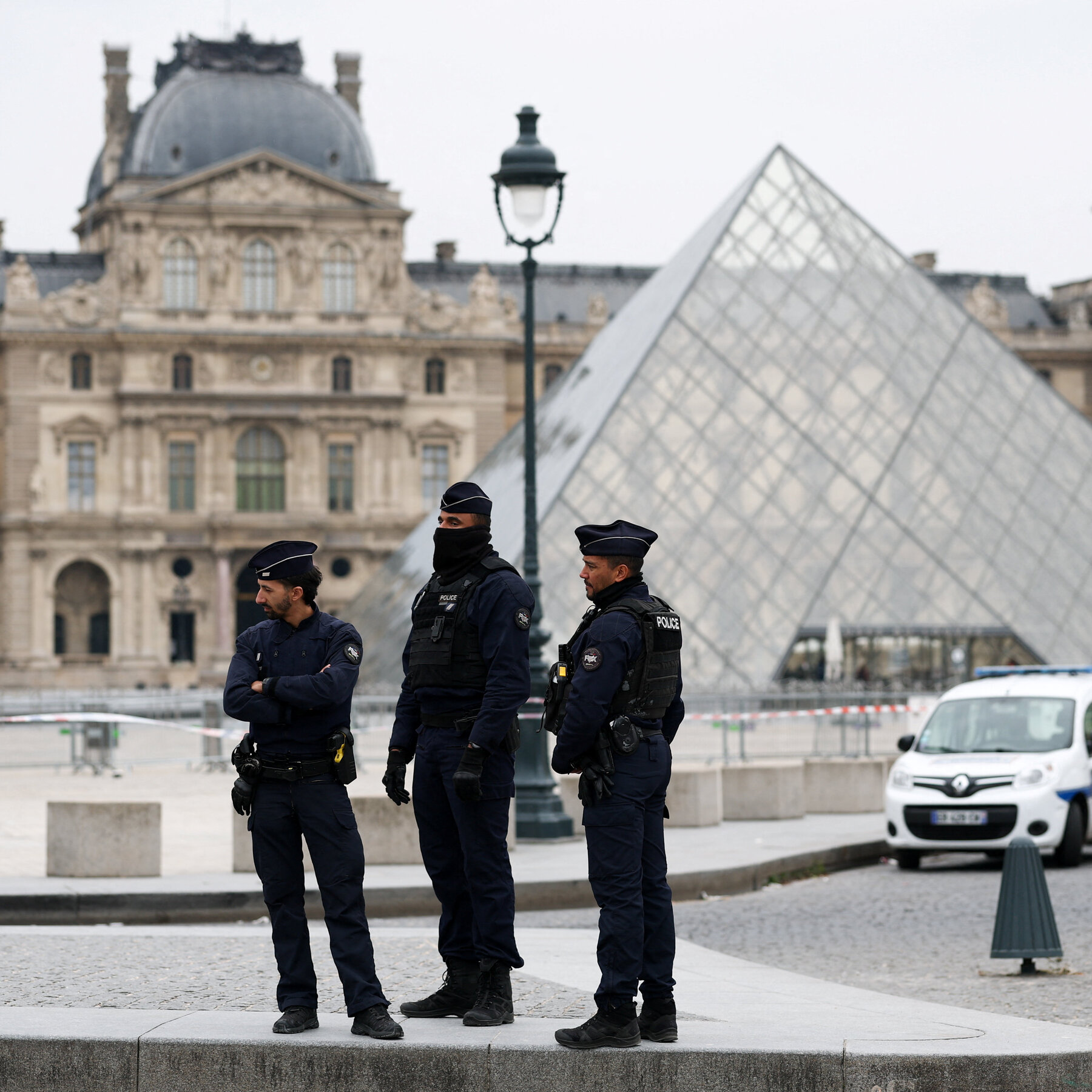 Louvre Closed After Brazen Daylight Robbery