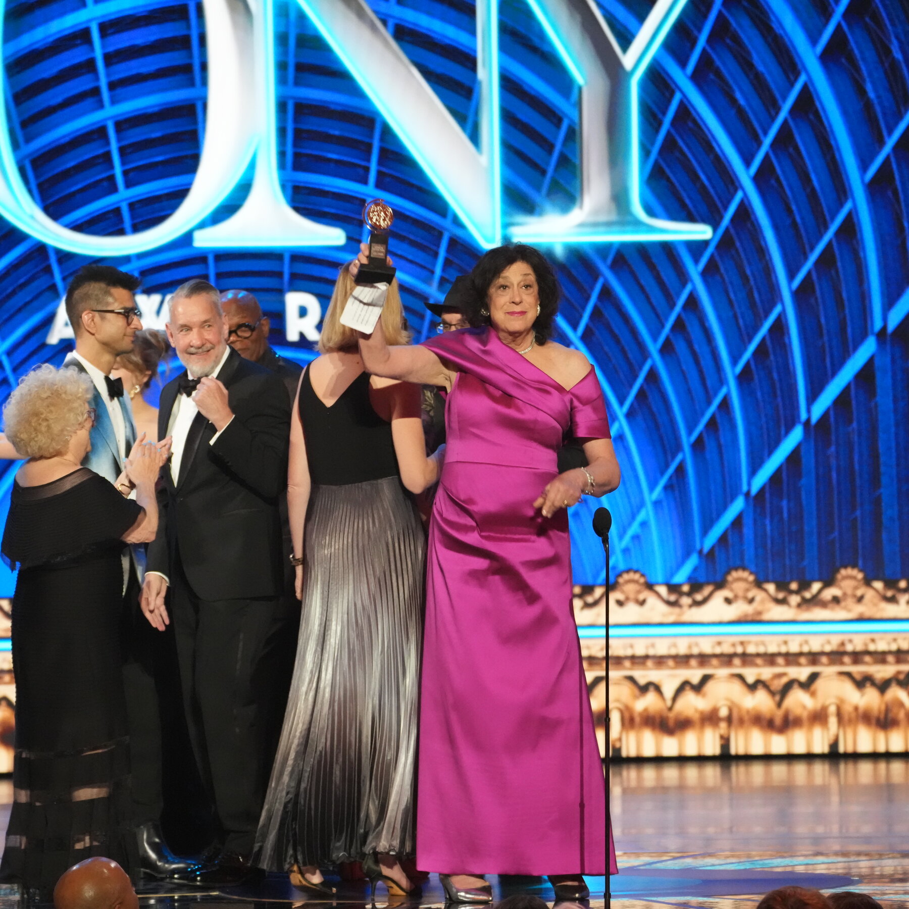 Lynne Meadow, Who Led Manhattan Theater Club for 53 Years, Is Stepping Down